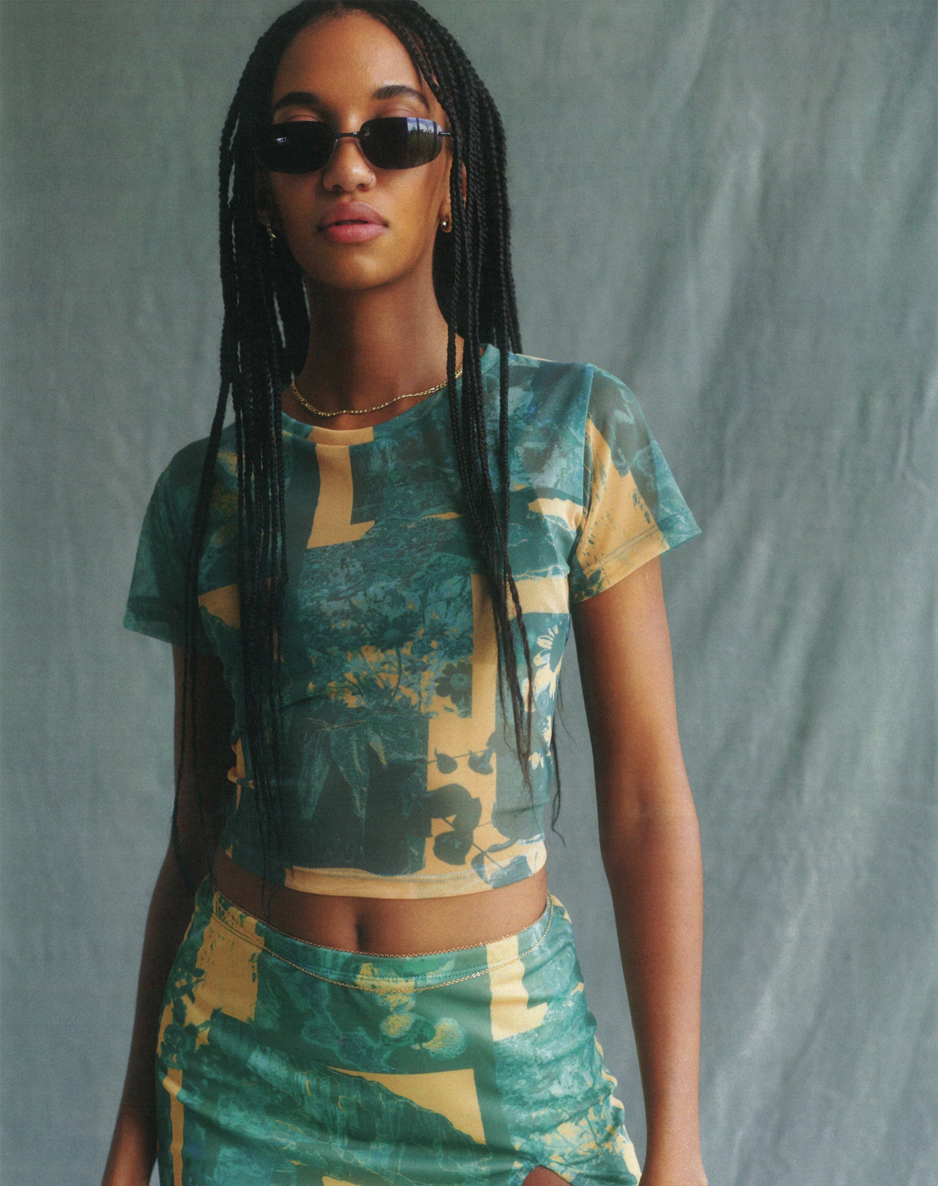 Bild von Motel x Olivia Neill Zora Top in Collage Floral Shadow Green