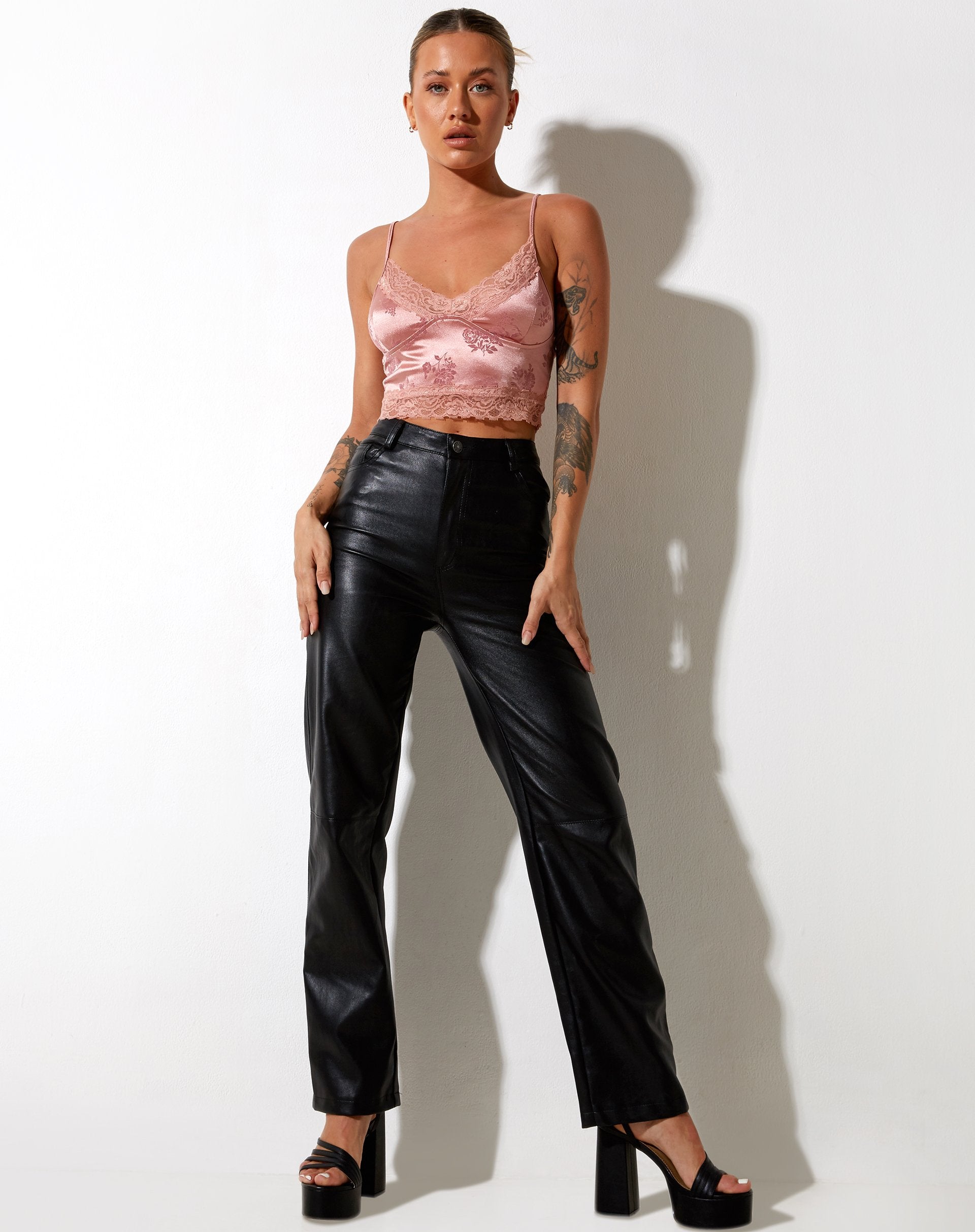 Bild von Dyrana Crop Top in Rose Flock Pale Pink