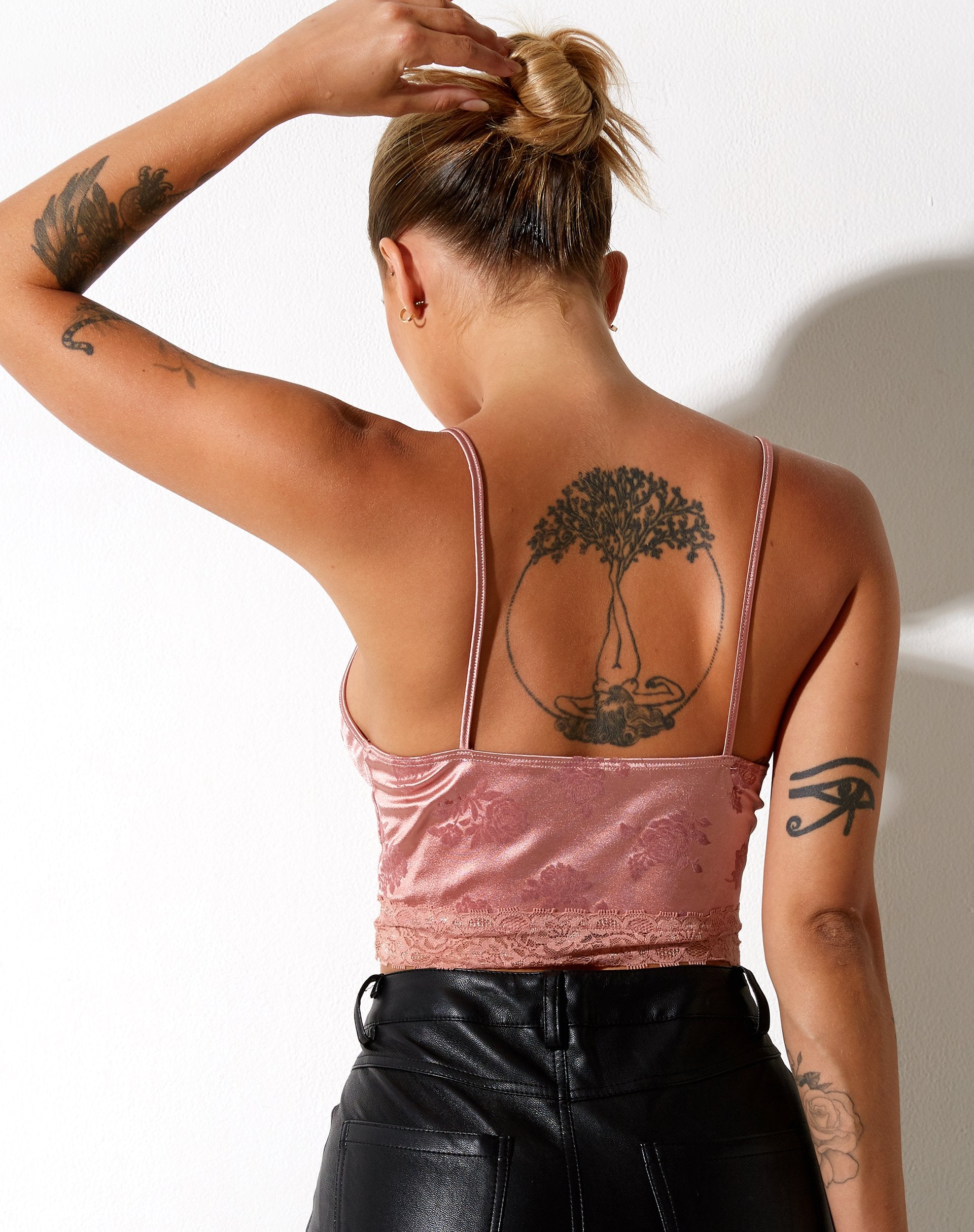 Bild von Dyrana Crop Top in Rose Flock Pale Pink