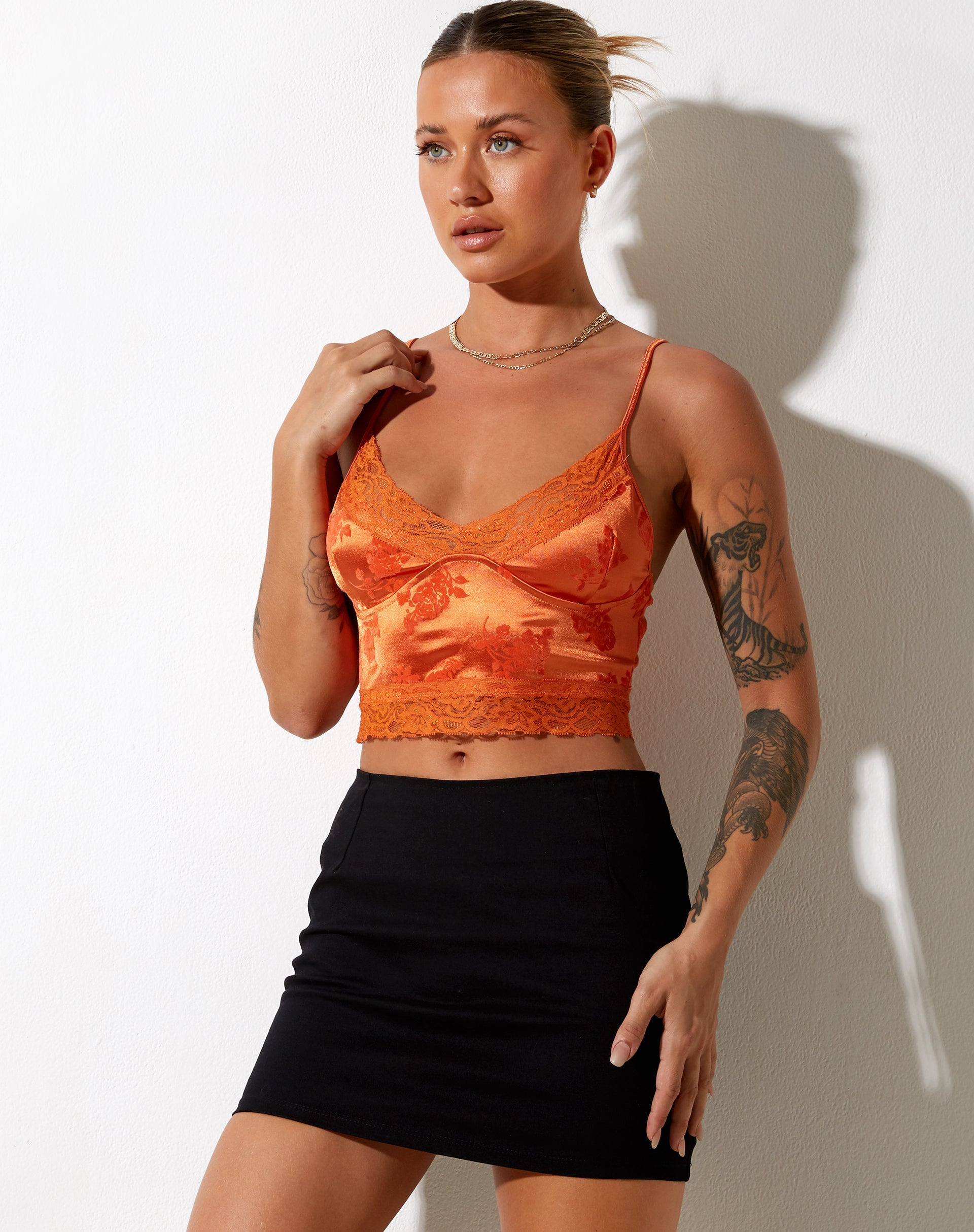 Bild von Dyrana Crop Top in Rose Flock Tangerine