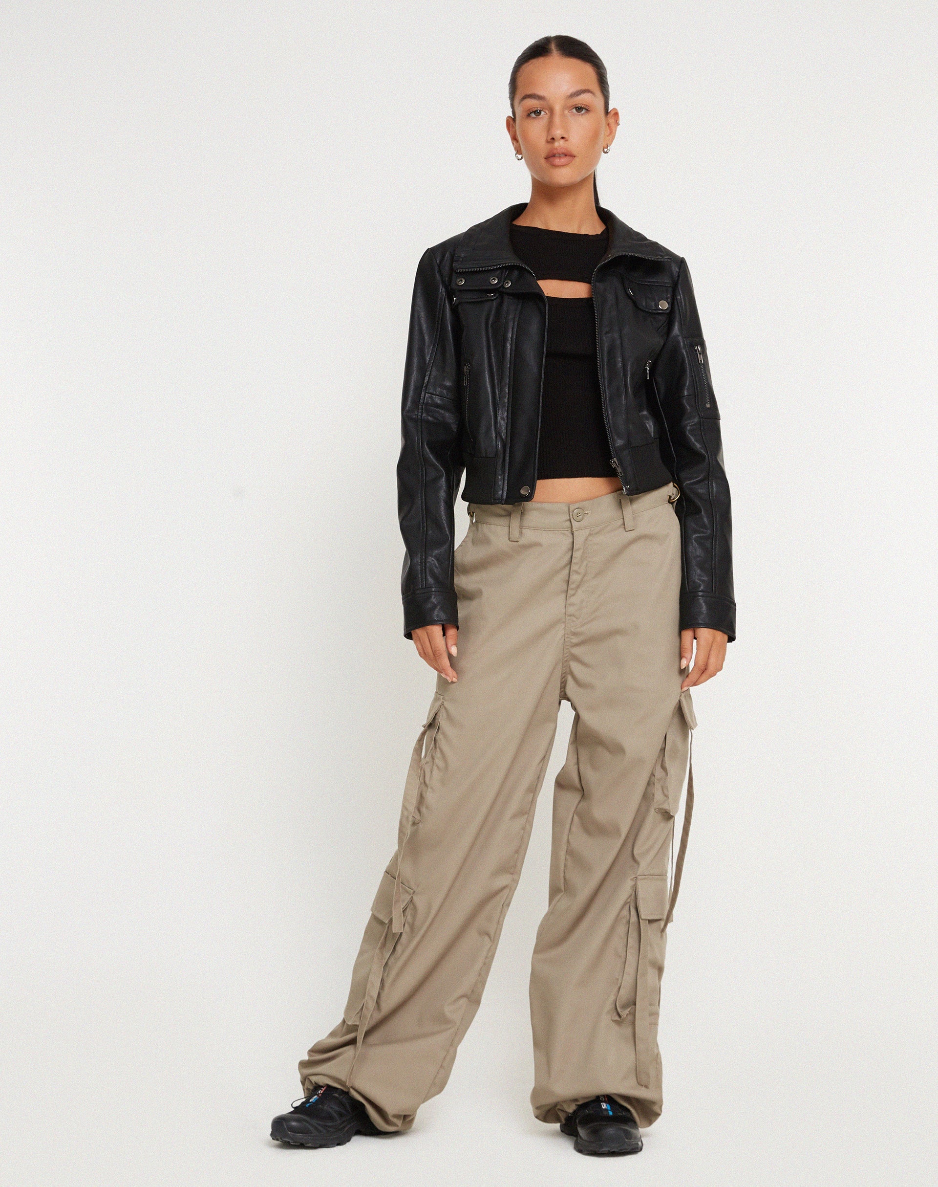 Abbildung der Edgar Wide Leg Cargo Trouser in Cotton Drill Taupe