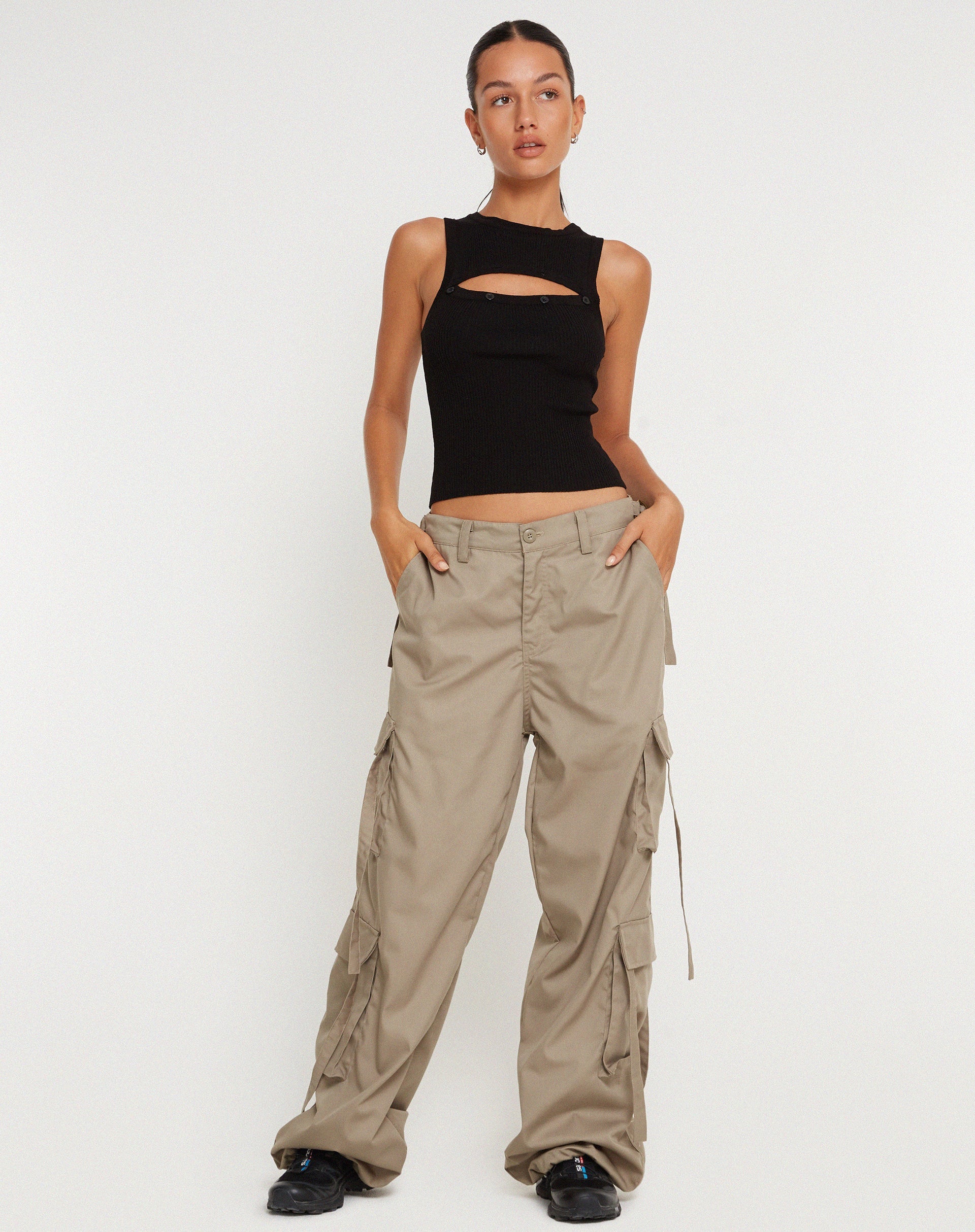 Abbildung der Edgar Wide Leg Cargo Trouser in Cotton Drill Taupe