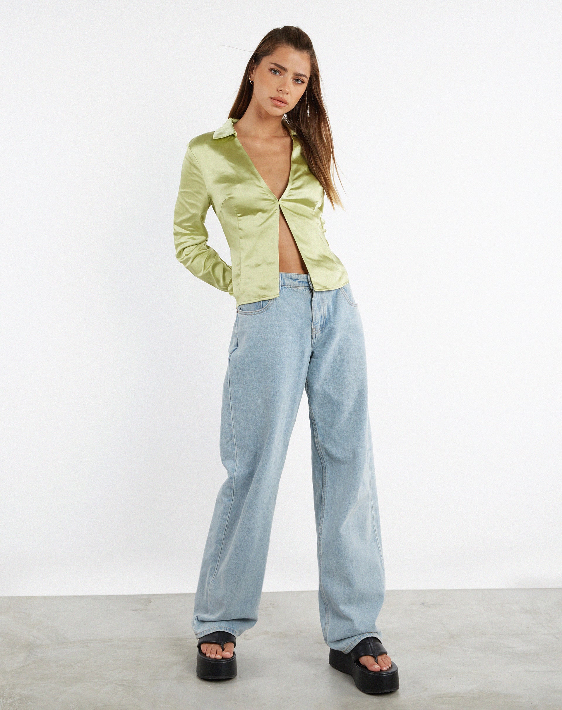 Bild von MOTEL X JACQUIE Edzia Shirt in Satin Nile Green