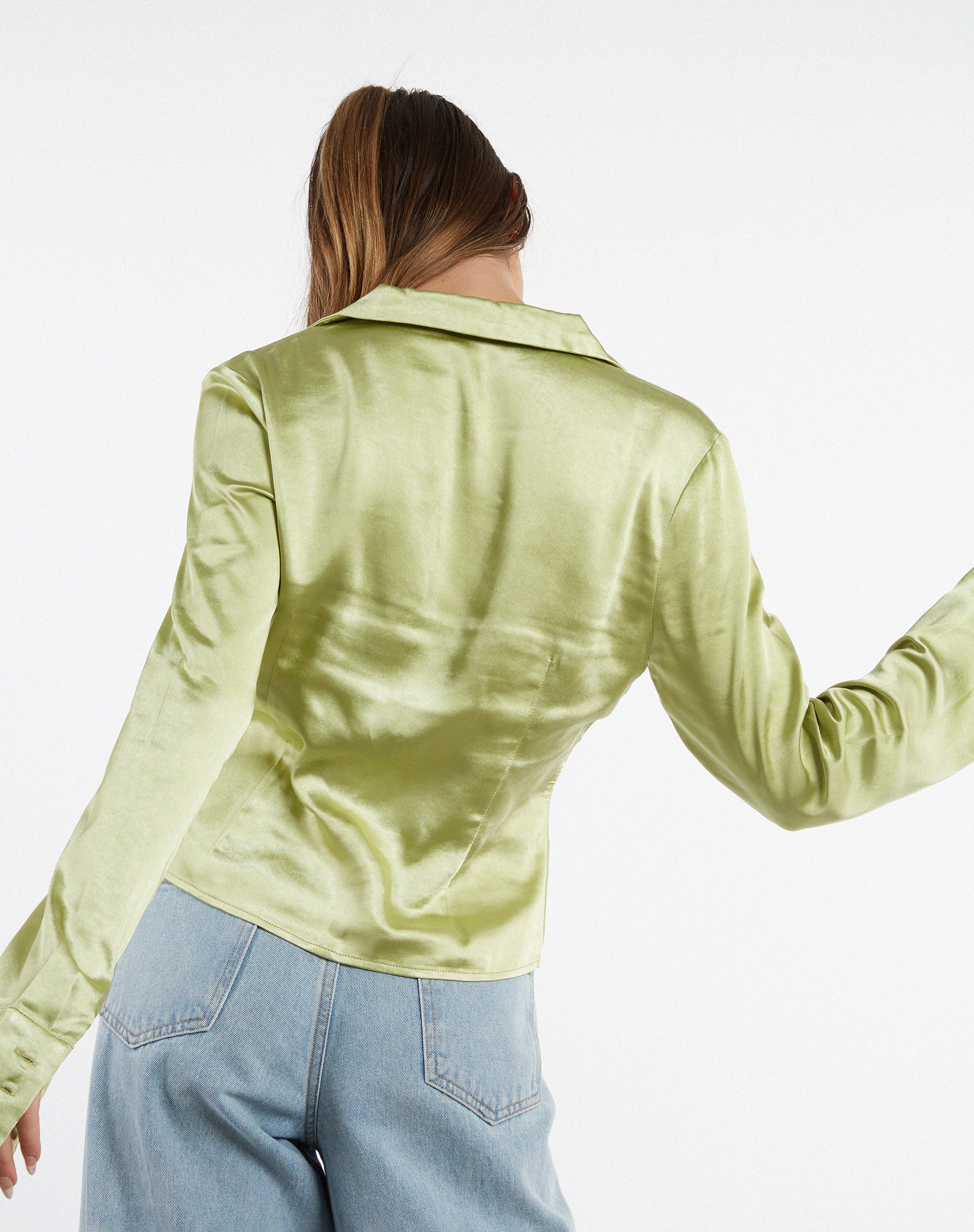 Bild von MOTEL X JACQUIE Edzia Shirt in Satin Nile Green