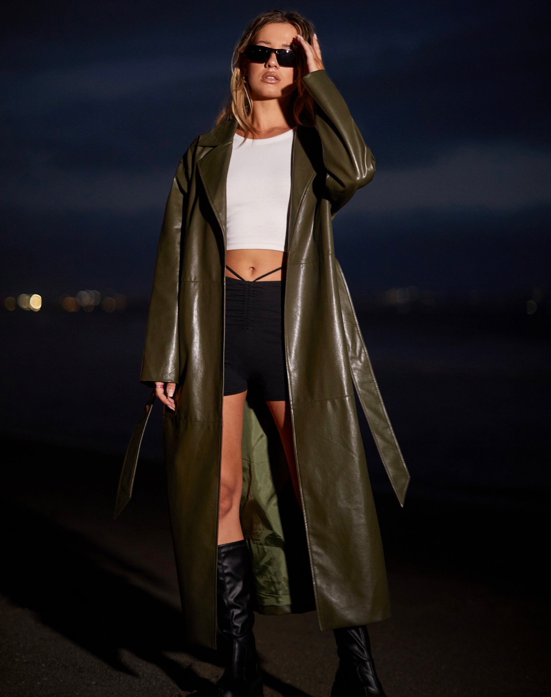 Image of Ejo Trenchcoat in PU Dunkel-Olive