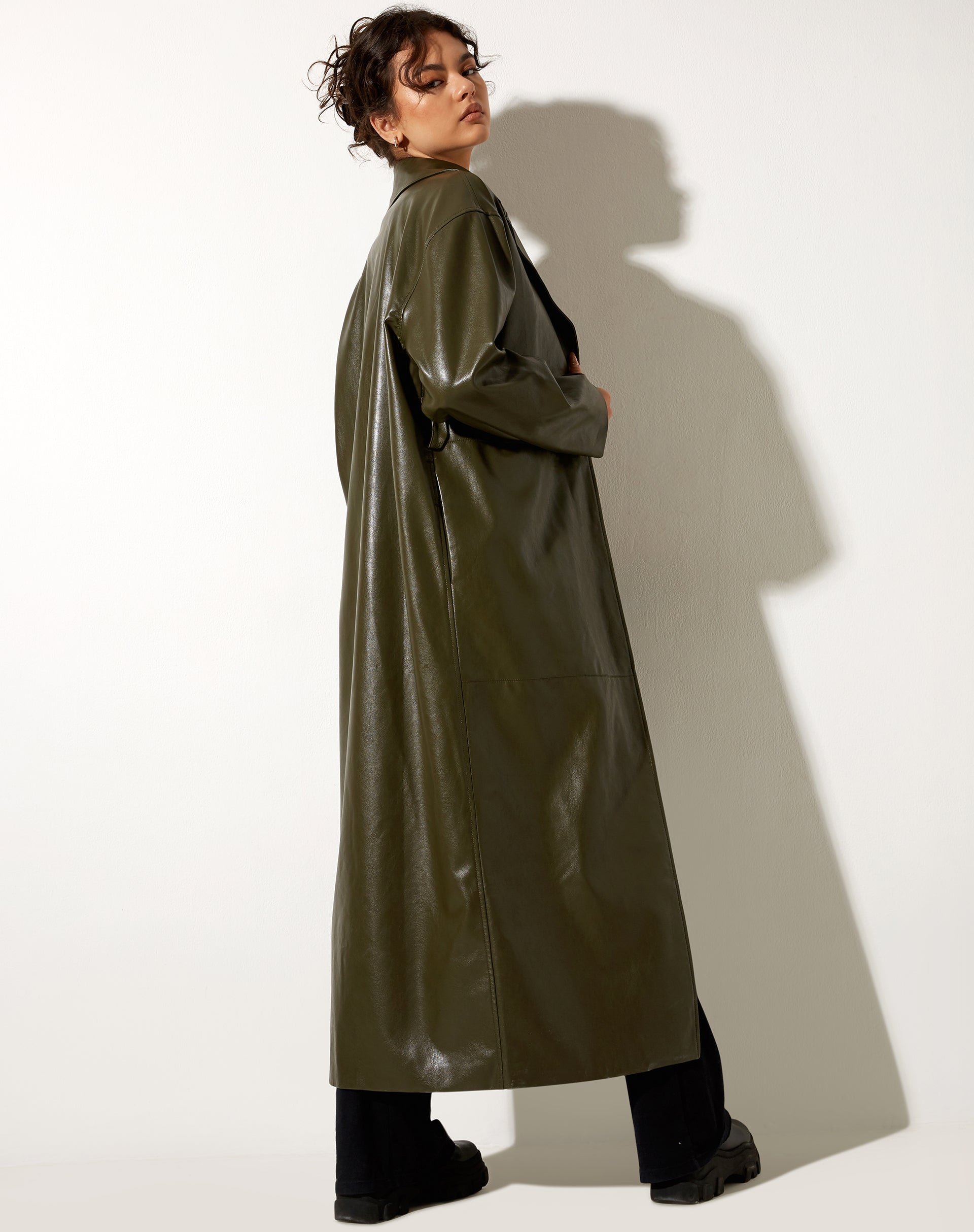 Image of Ejo Trenchcoat in PU Dunkel-Olive