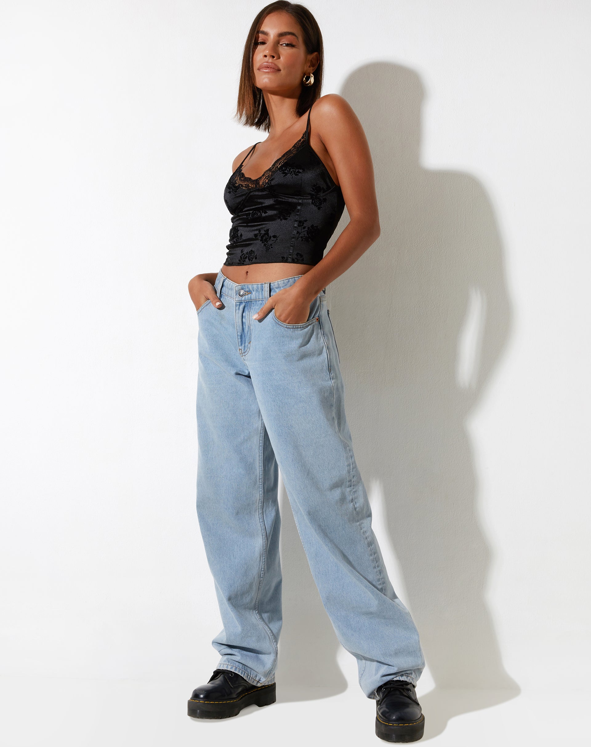 Abbildung von Ekana Crop Top in Black Rose Flock