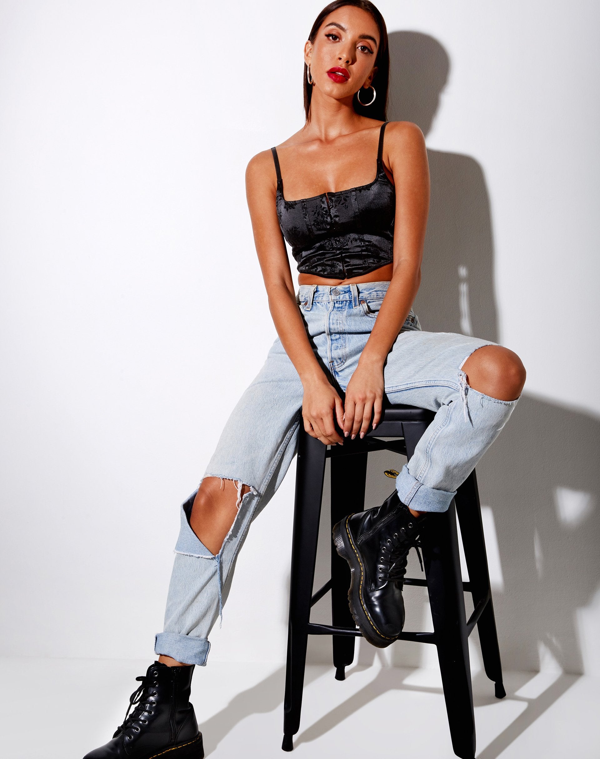 Bild von Elicia Crop Top in Schwarz Rose Flock