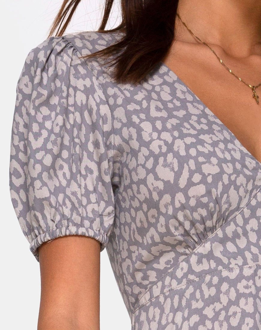 Bild von Elfy Kleid in Leopard Daze Grau