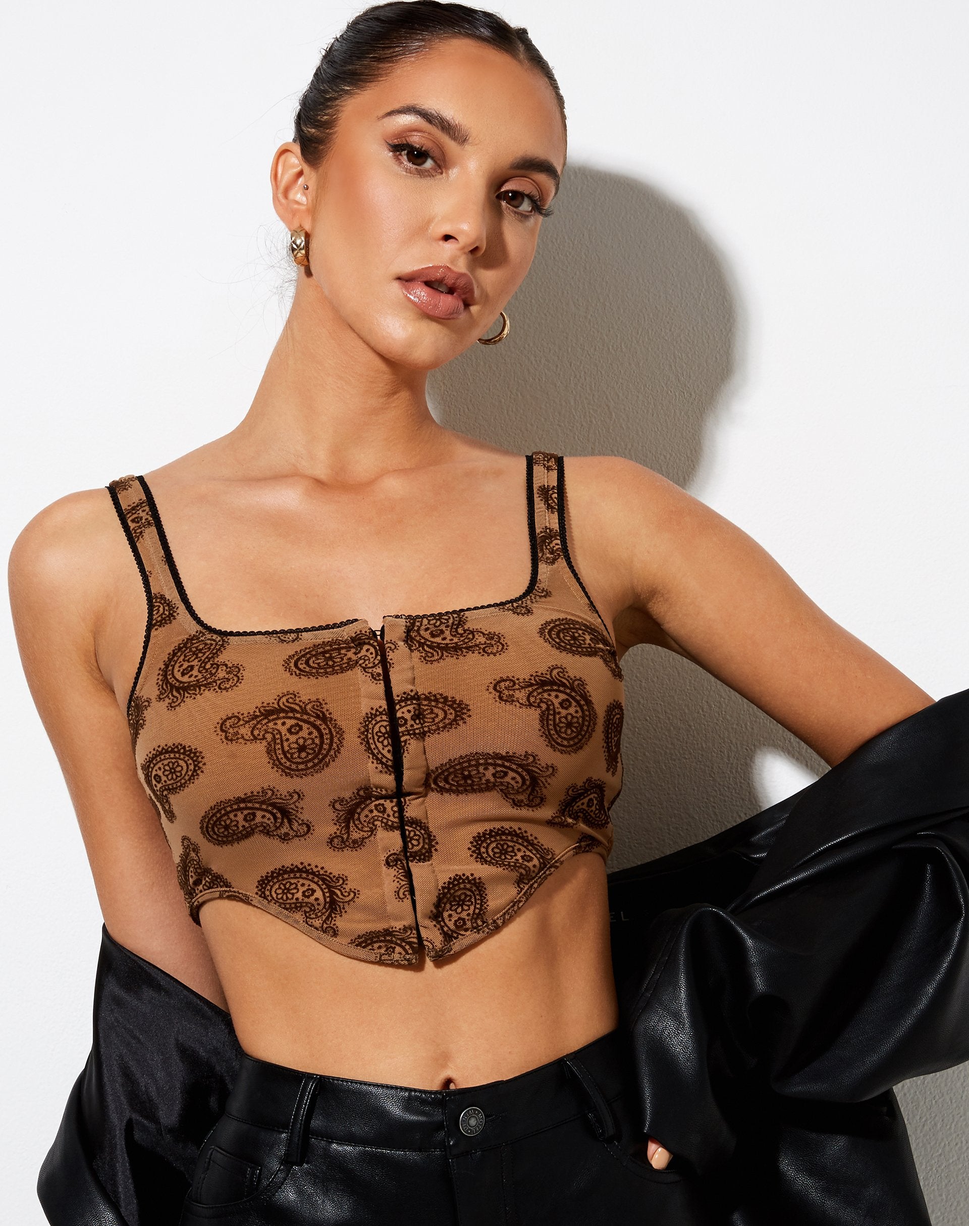 Bild von Elix Crop Top in Persian Night Flock Braun