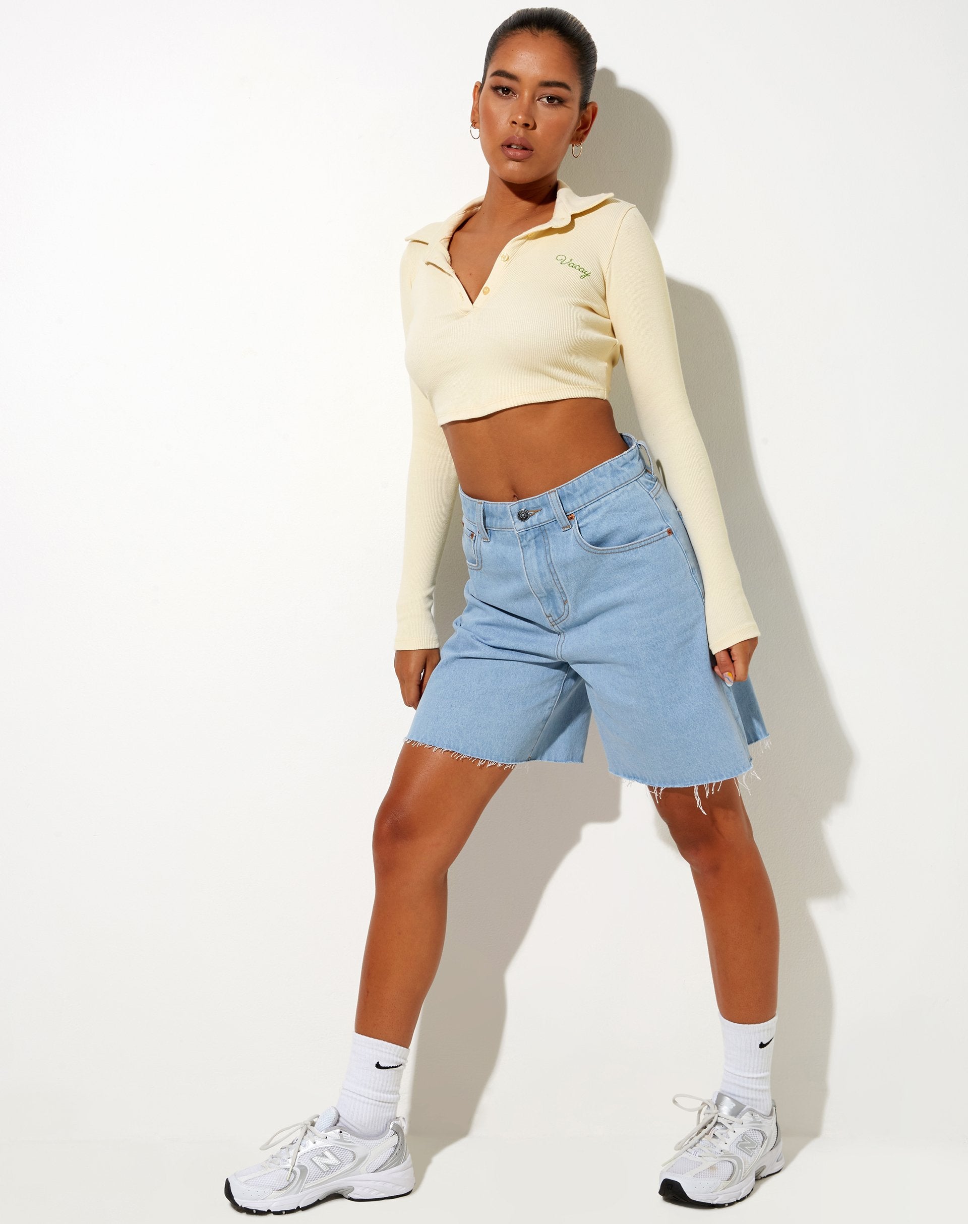 Bild von Elody Crop Top in Buttercream Vacay Embro