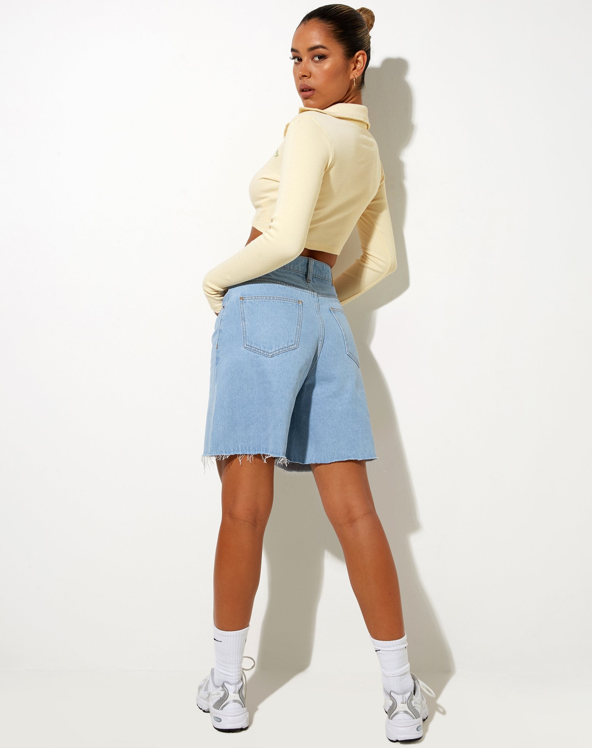 Bild von Elody Crop Top in Buttercream Vacay Embro