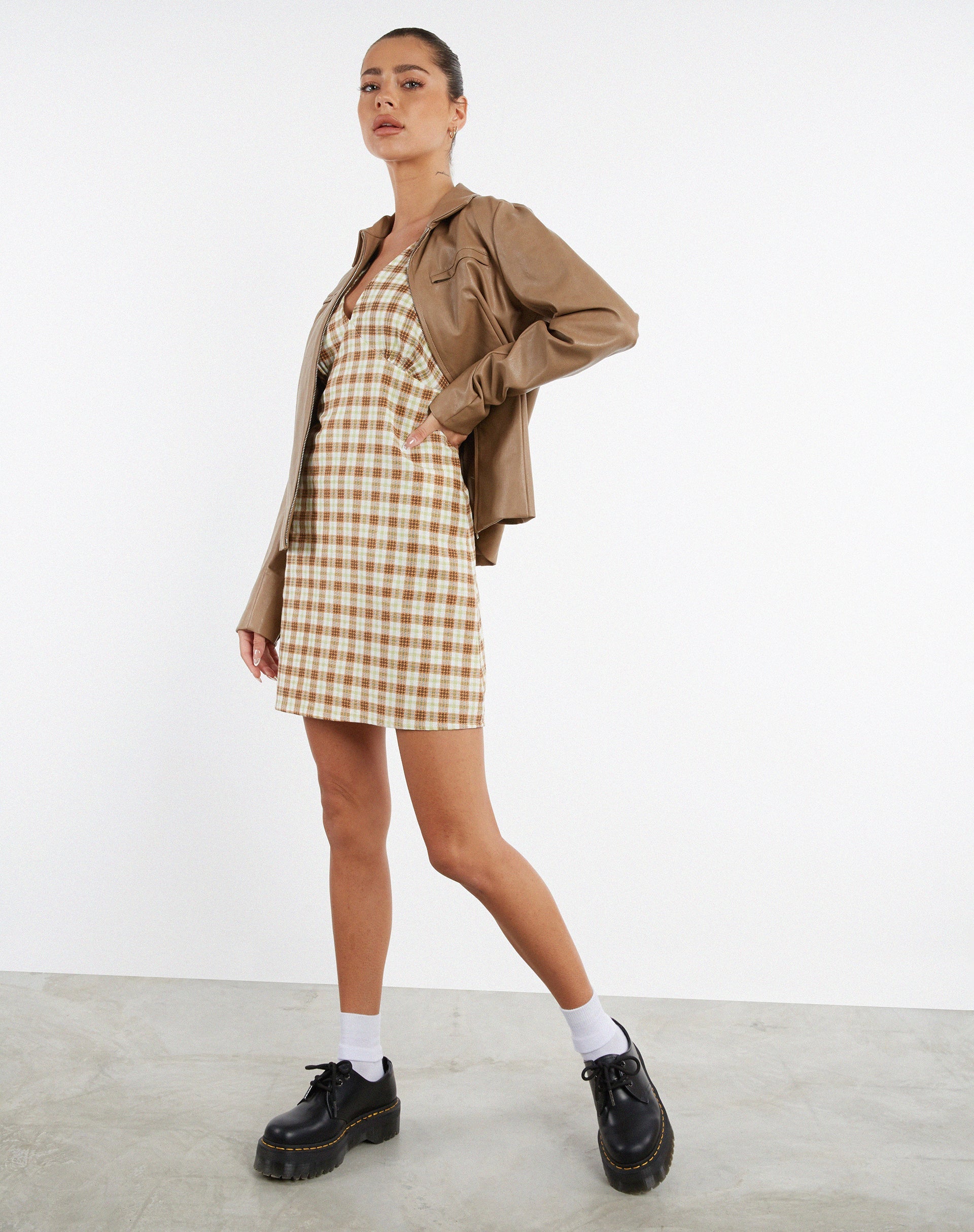Bild von MOTEL X JACQUIE Eluned Day Dress in Gelb und Braun Check
