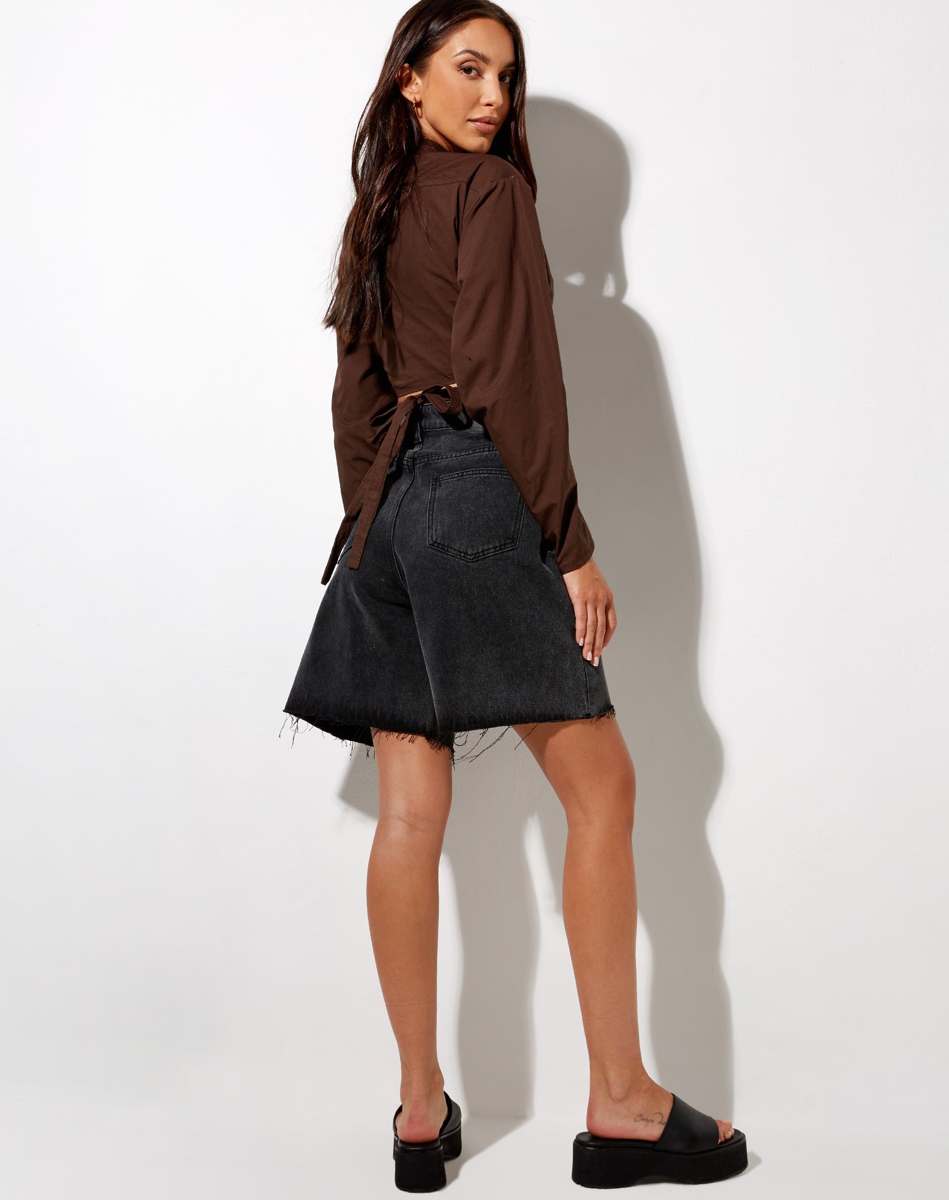 Bild von Elyse Crop Top in Deep Mahogany
