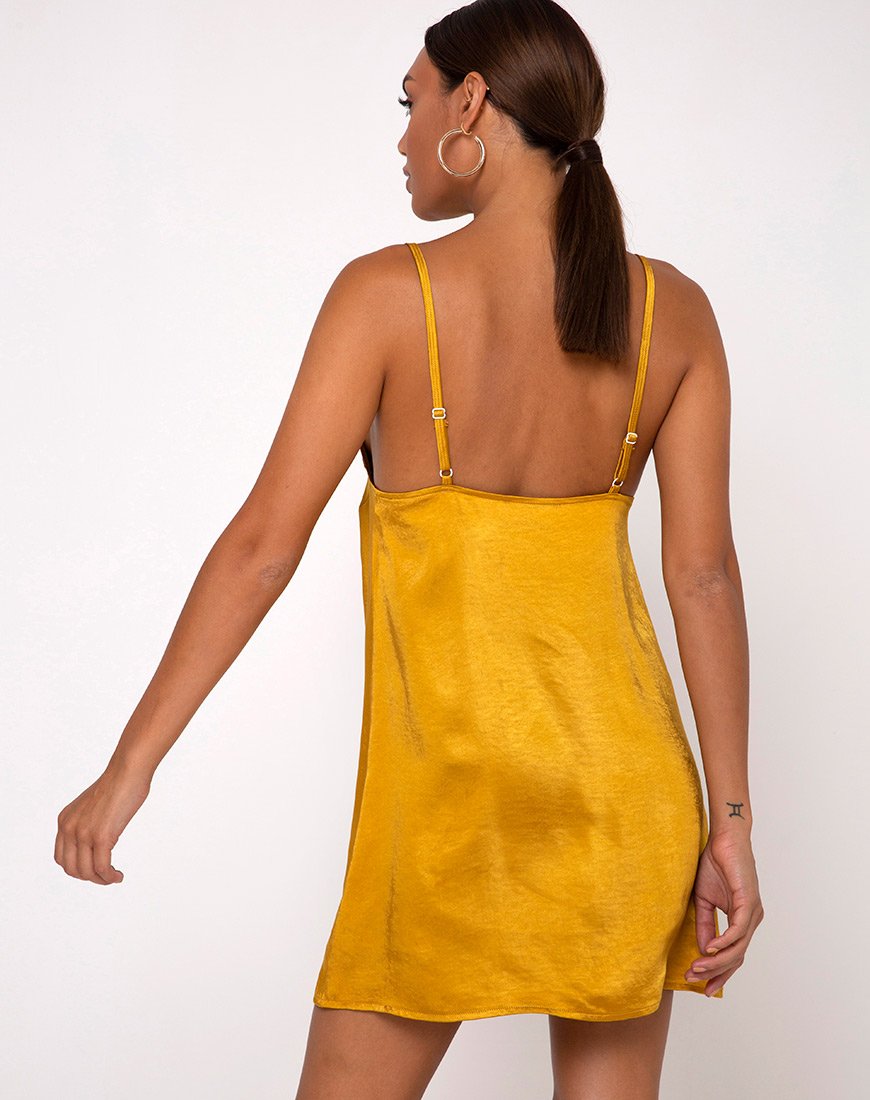 Emilia Slip-Kleid aus Satin in Kurkuma