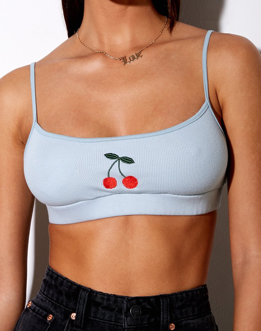 Esme Bralet in Babyblau Kirsche Stickerei