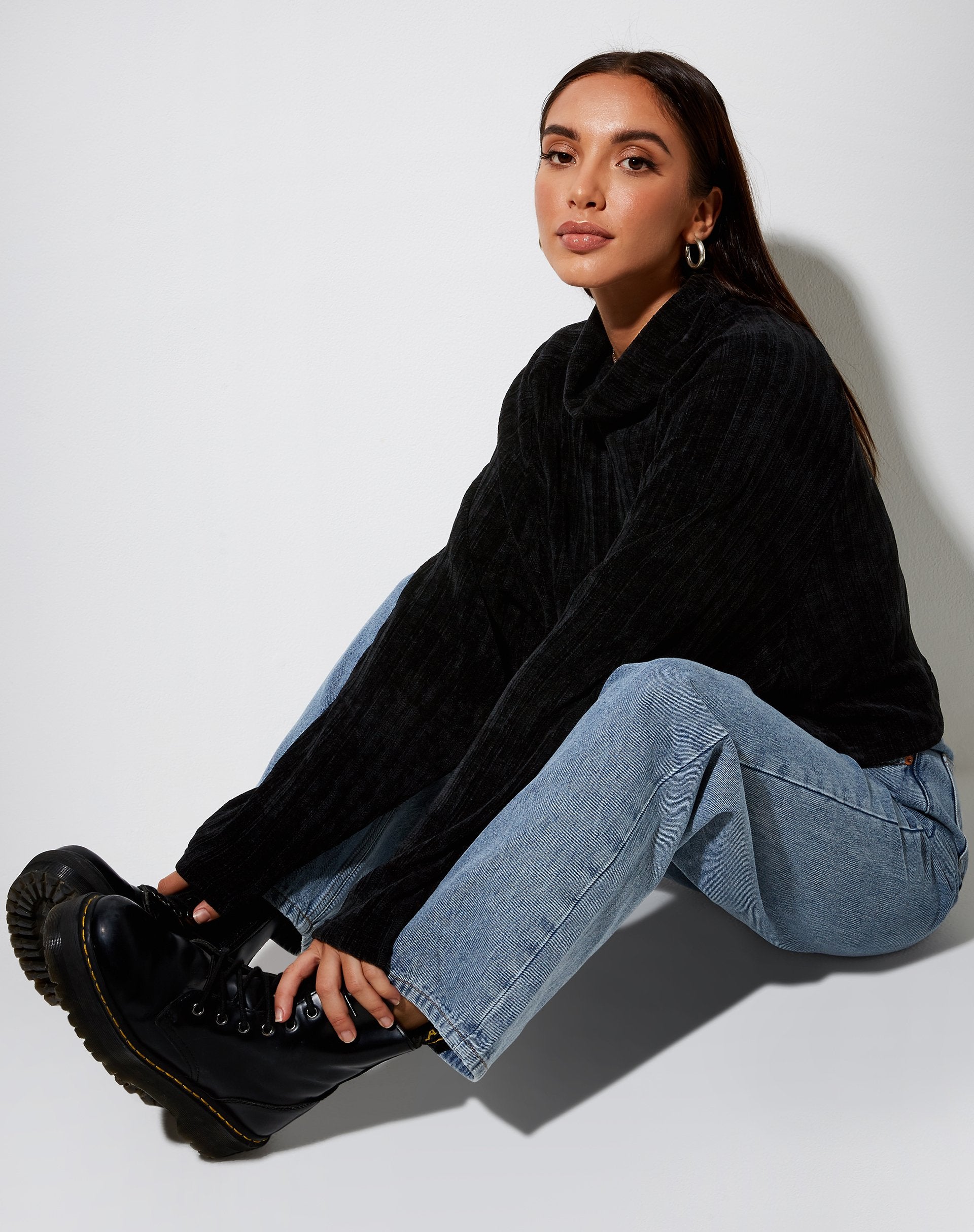 Image of Evie Cropped Pullover aus Chenille Schwarz