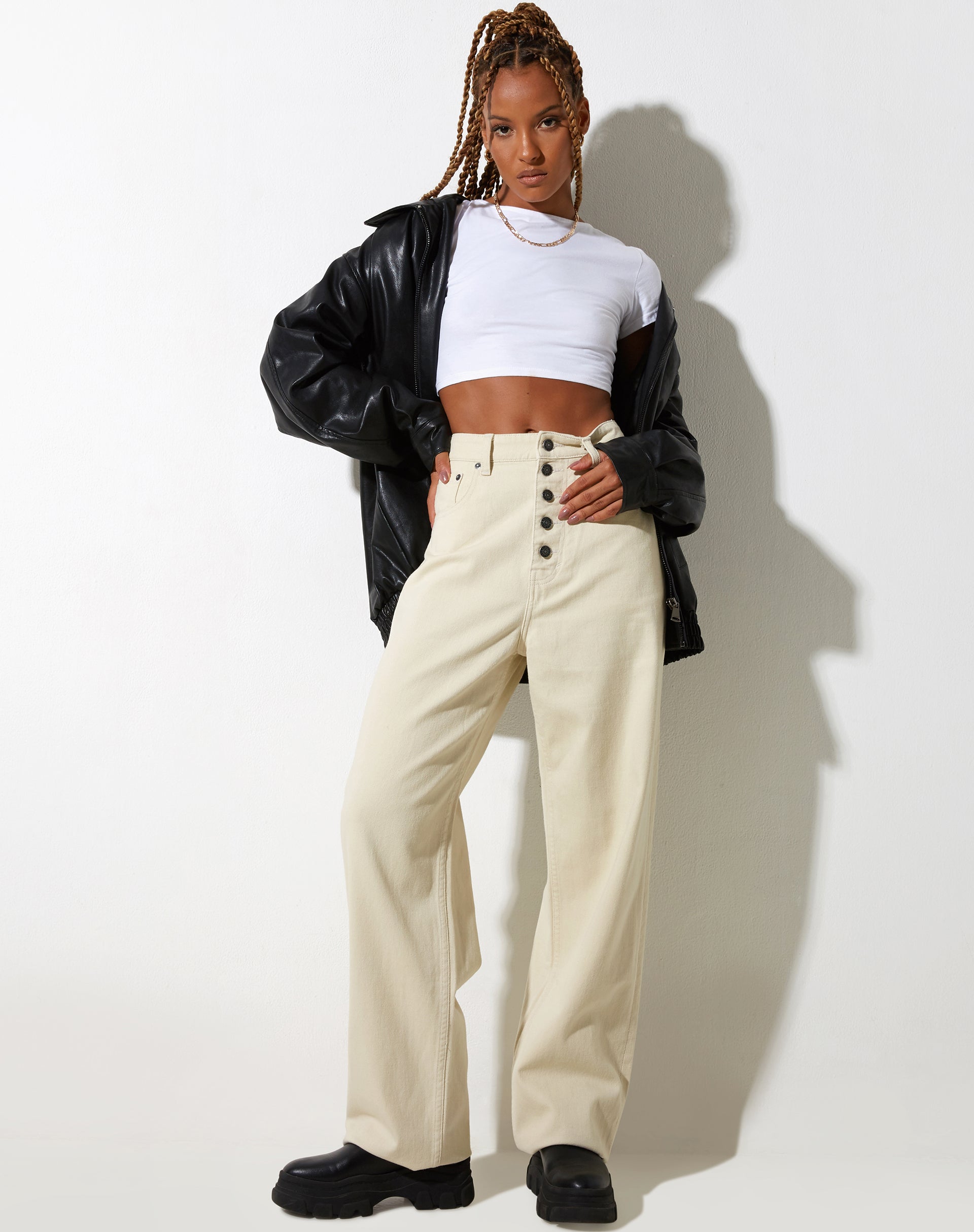Bild der Parallel Jeans mit freiliegenden Knöpfen in Warm Cream