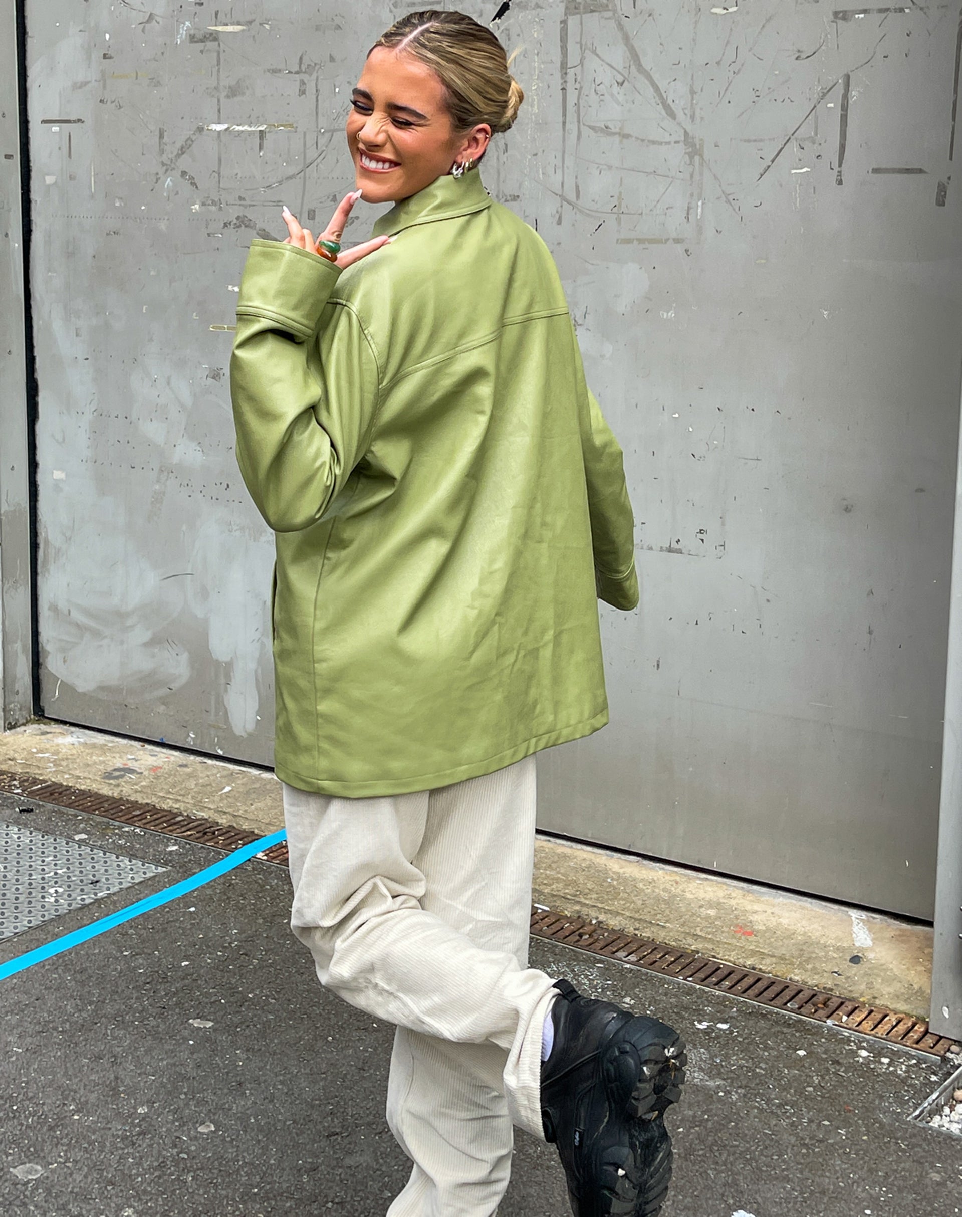 Bild von MOTEL X OLIVIA NEILL Walta Jacke in Pu Grün