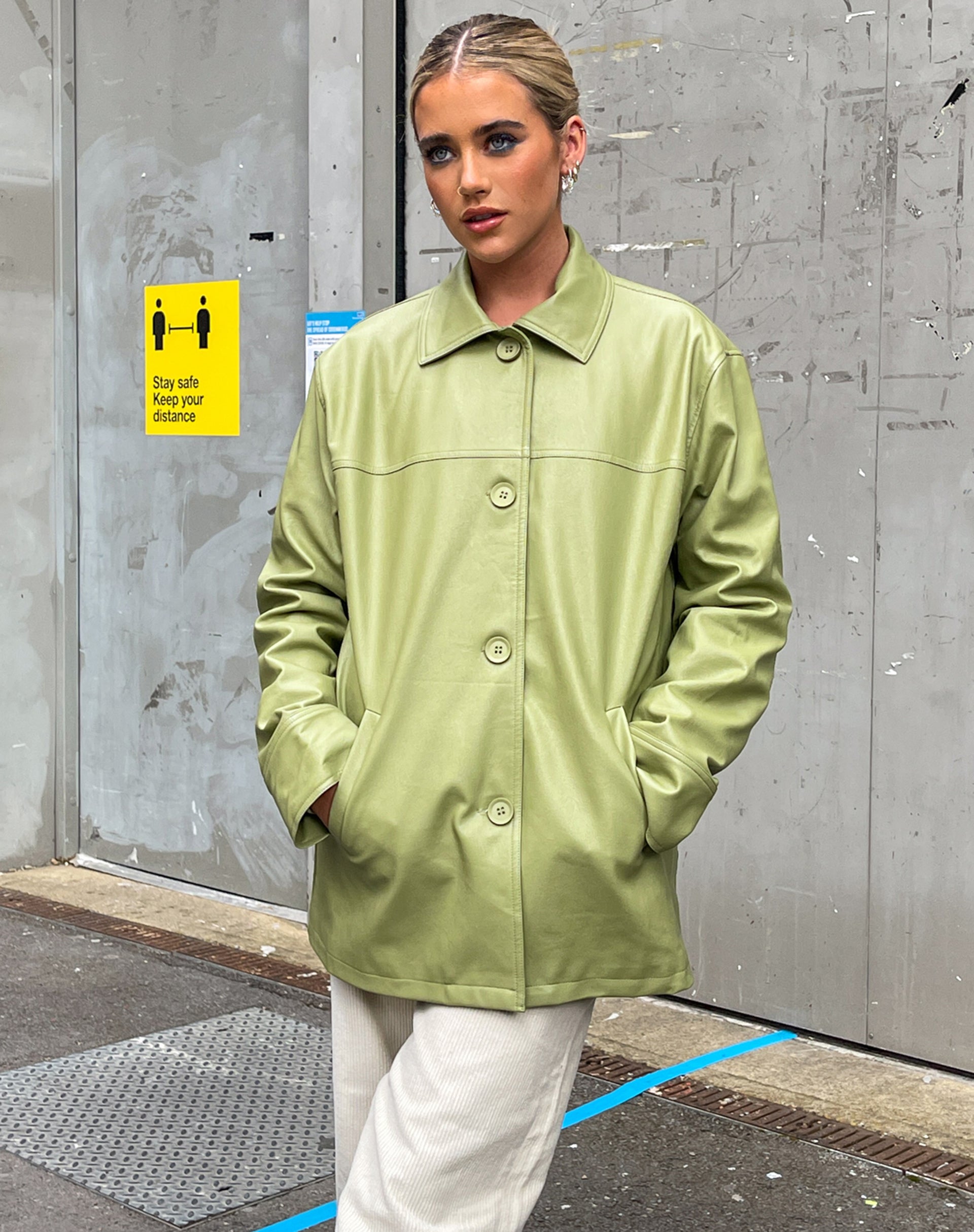 Bild von MOTEL X OLIVIA NEILL Walta Jacke in Pu Grün