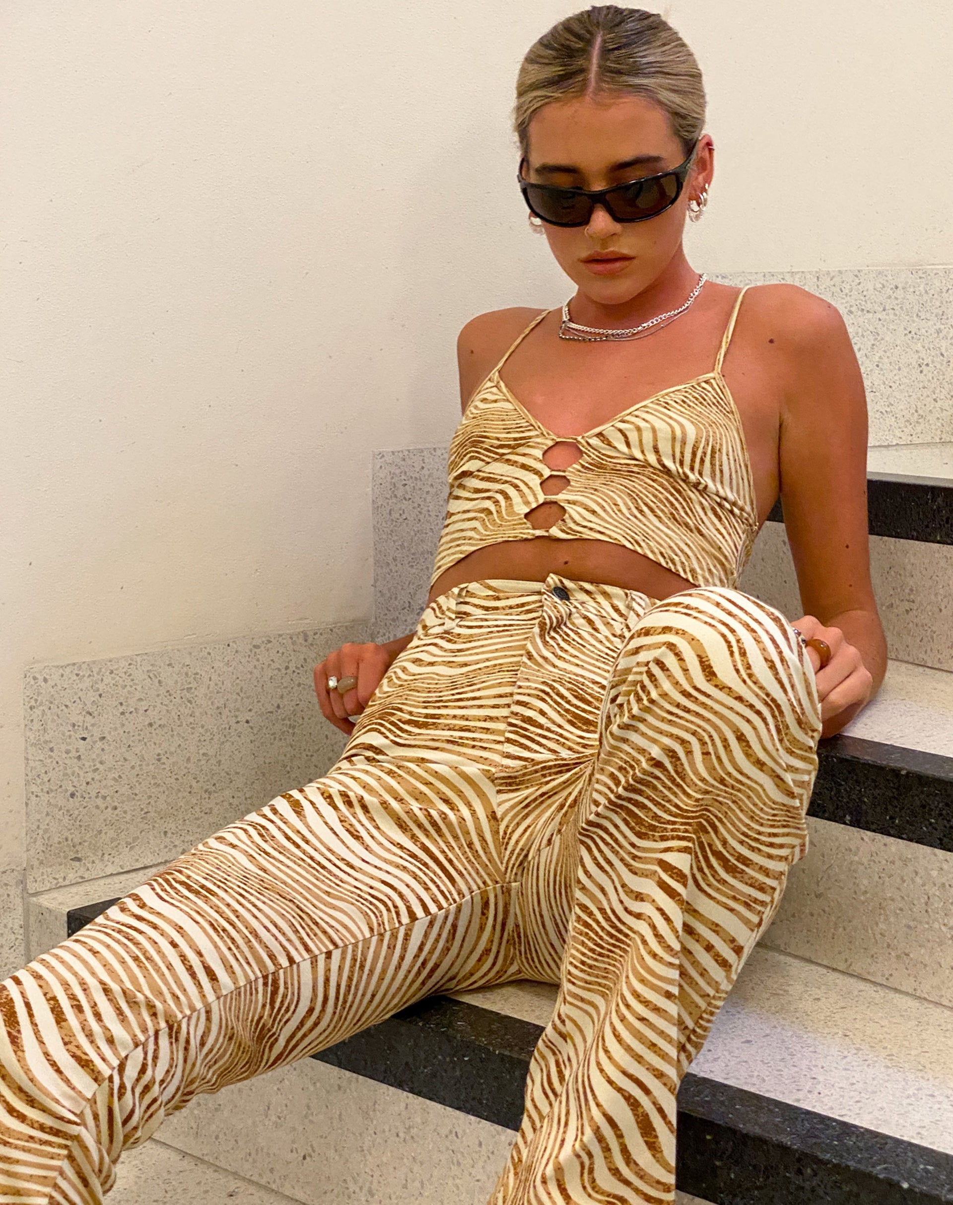 Bild von MOTEL X OLIVIA NEILL Concesa Cami Top in Desert Terrain Tan