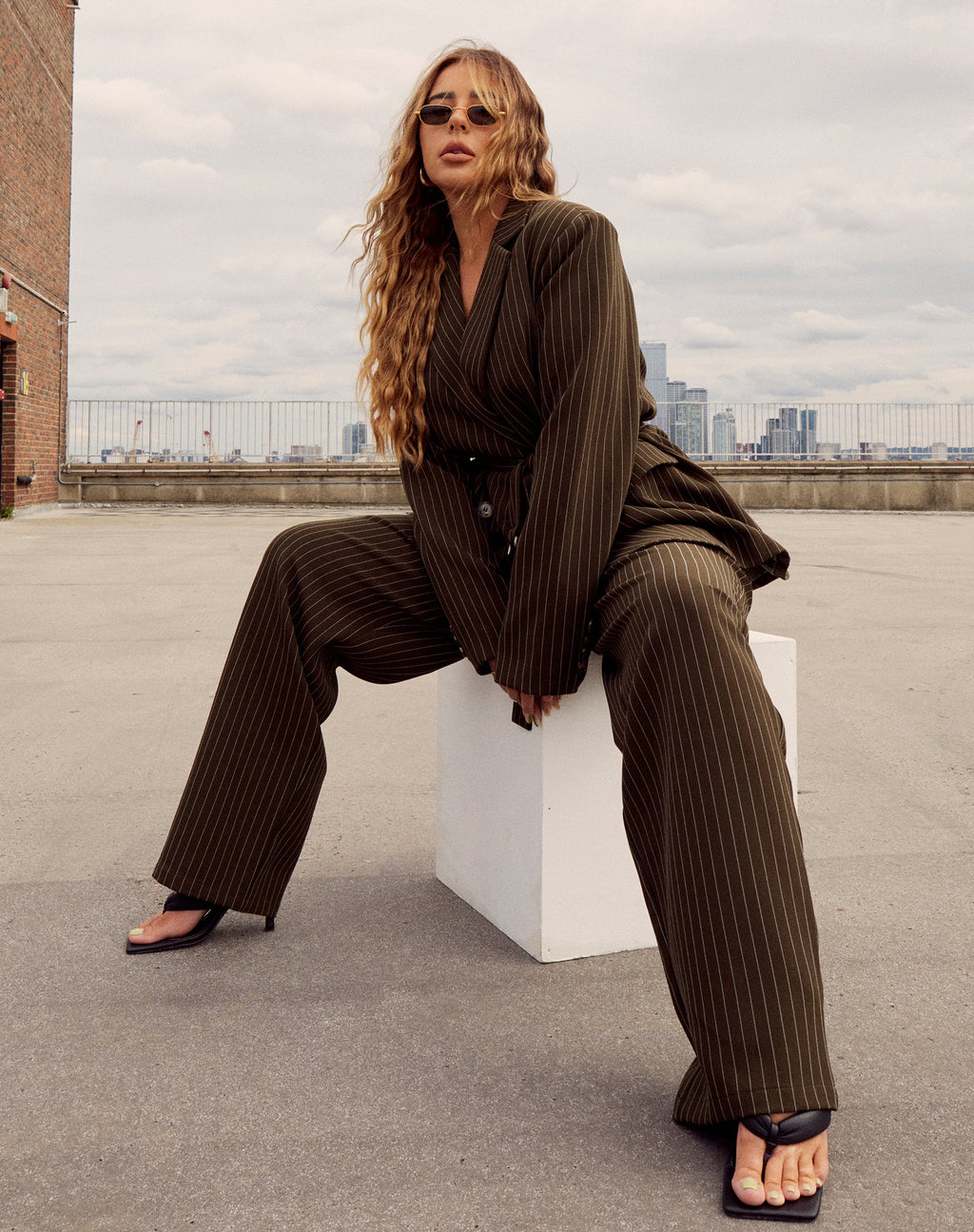 Sakila-Hose in Khaki mit Nadelstreifen