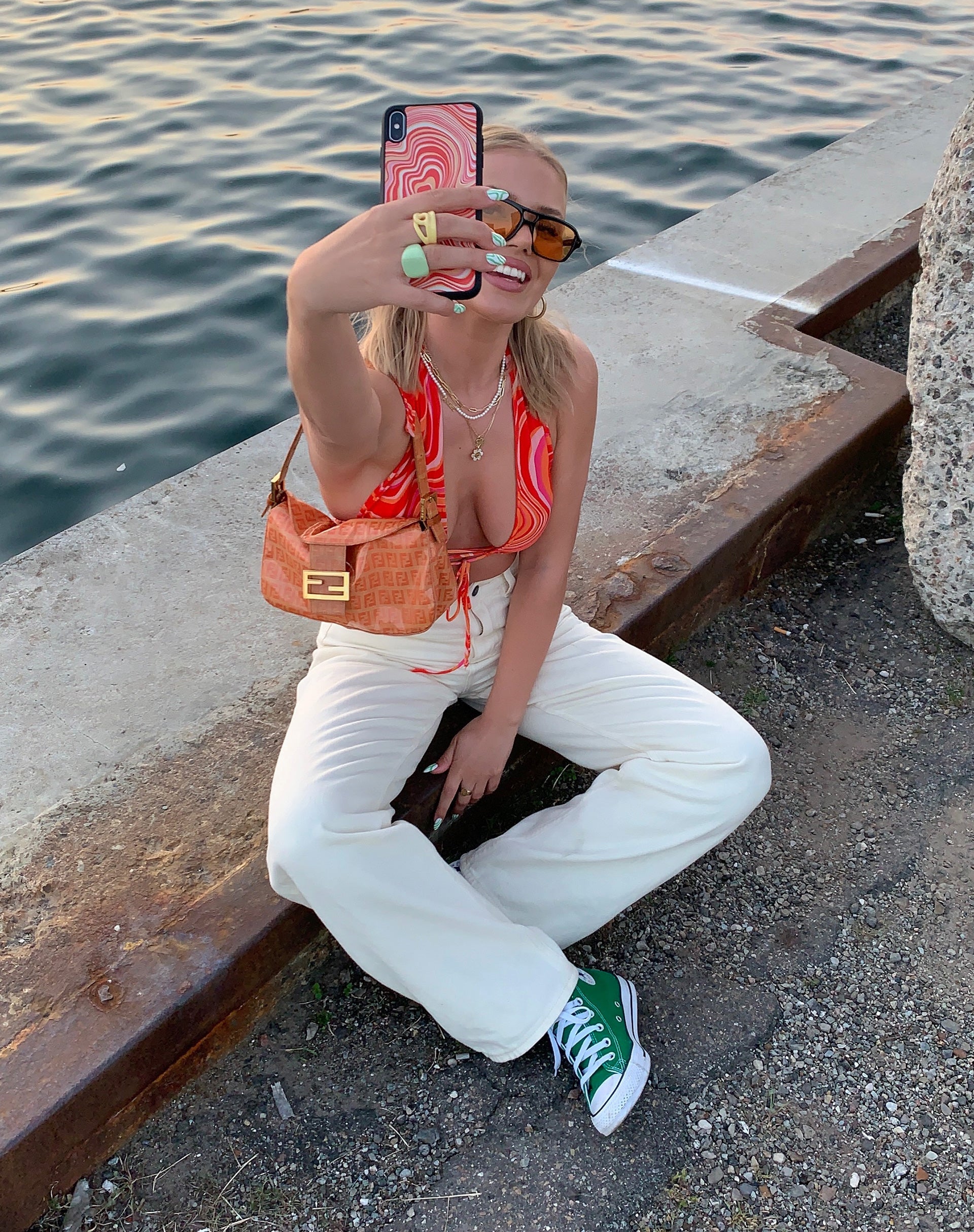 Bild von Motel X Barbara Kristoffersen Iphone Fall in 70er Jahre Ripple in Tangerine