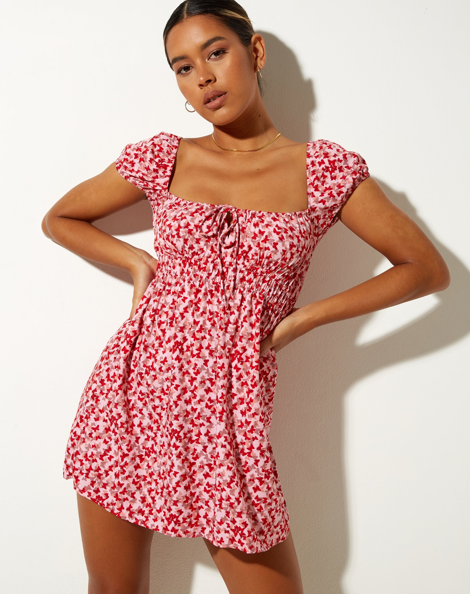 Image of Galova Minikleid in Ditsy Butterfly Pfirsich und Rot