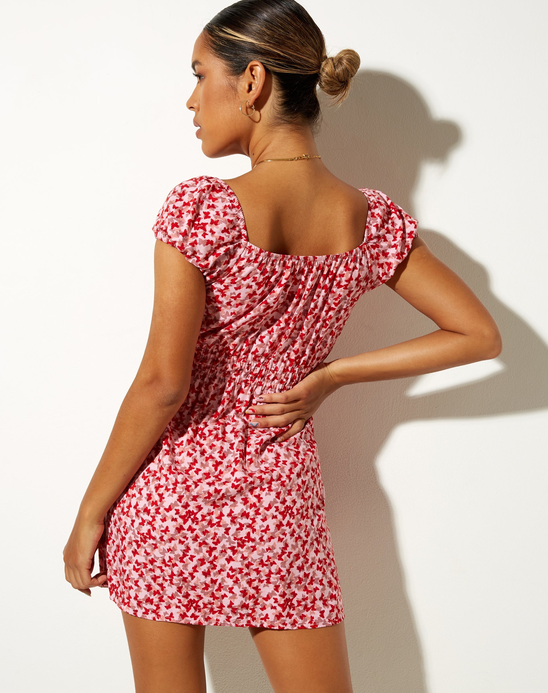 Image of Galova Minikleid in Ditsy Butterfly Pfirsich und Rot