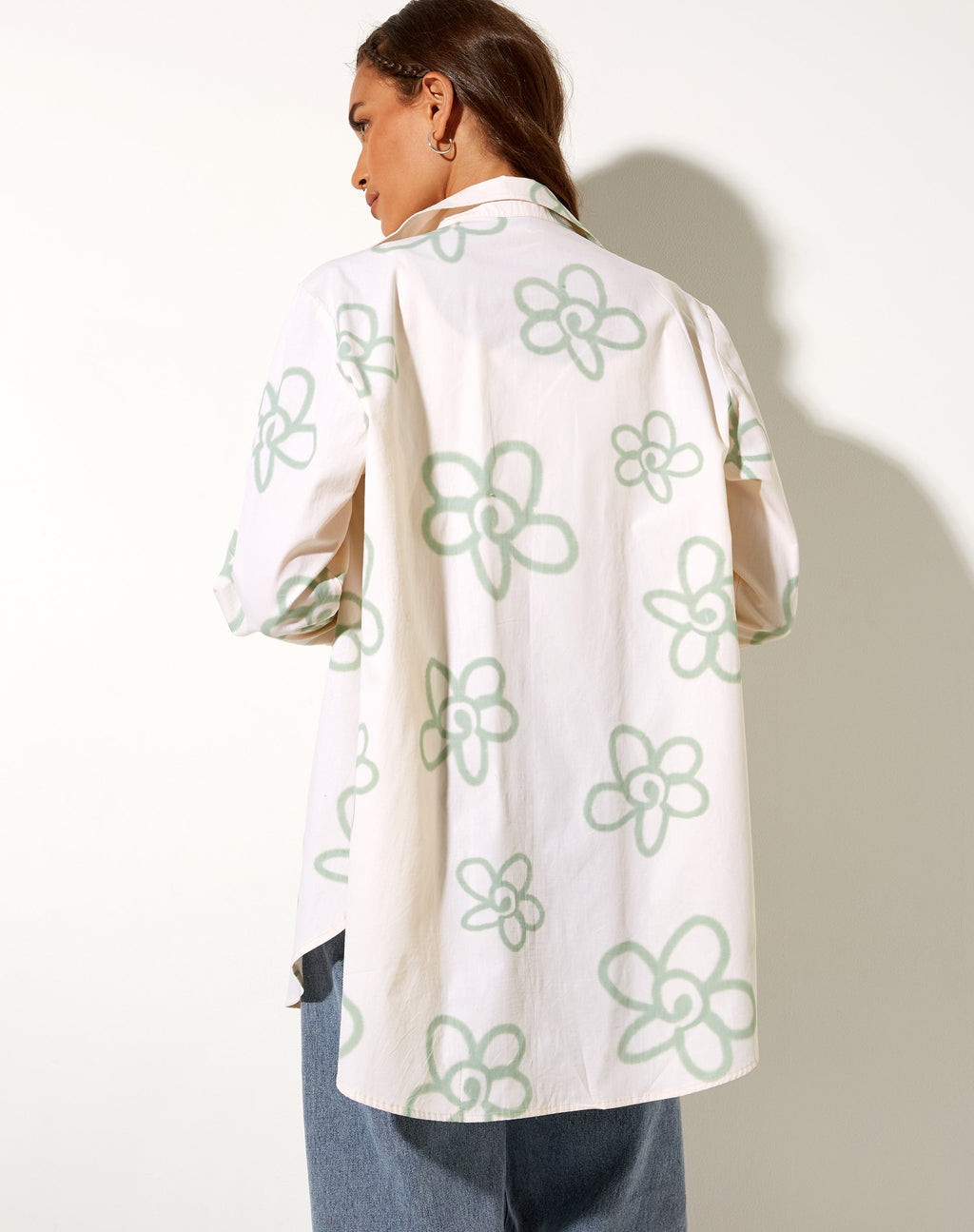 Gana Shirt in Weiß Graffiti Blume