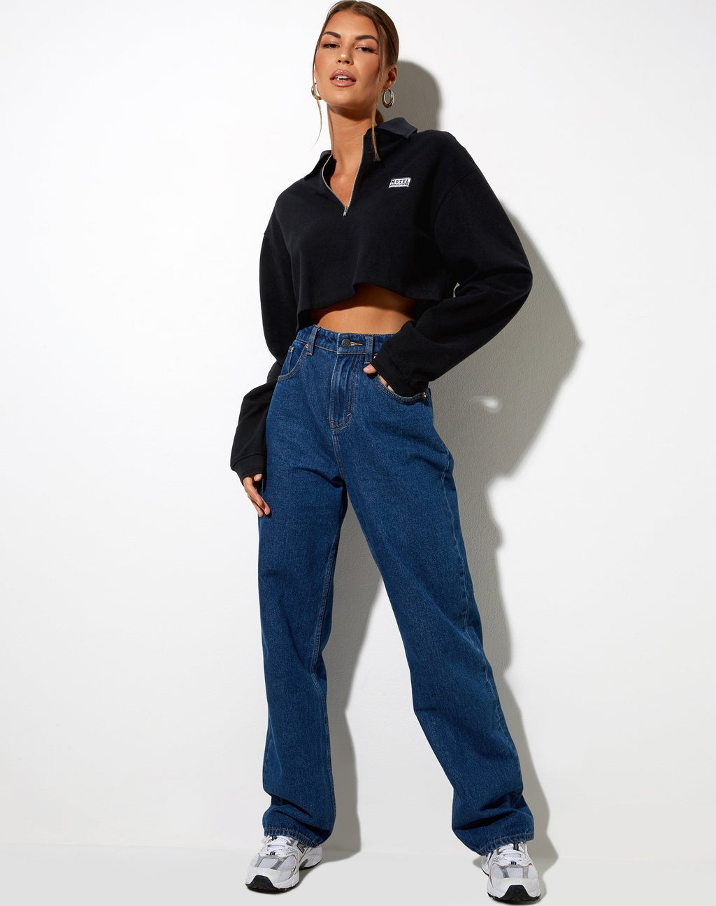 Gandi Crop Top in Schwarz mit Motel Work Clothing Label
