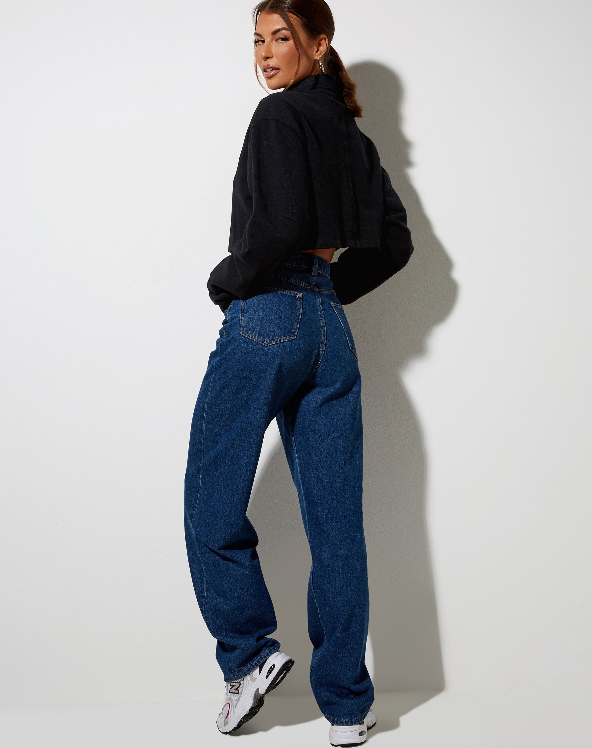 Image of Gandi Crop Top in Schwarz mit Motel Work Clothing Label