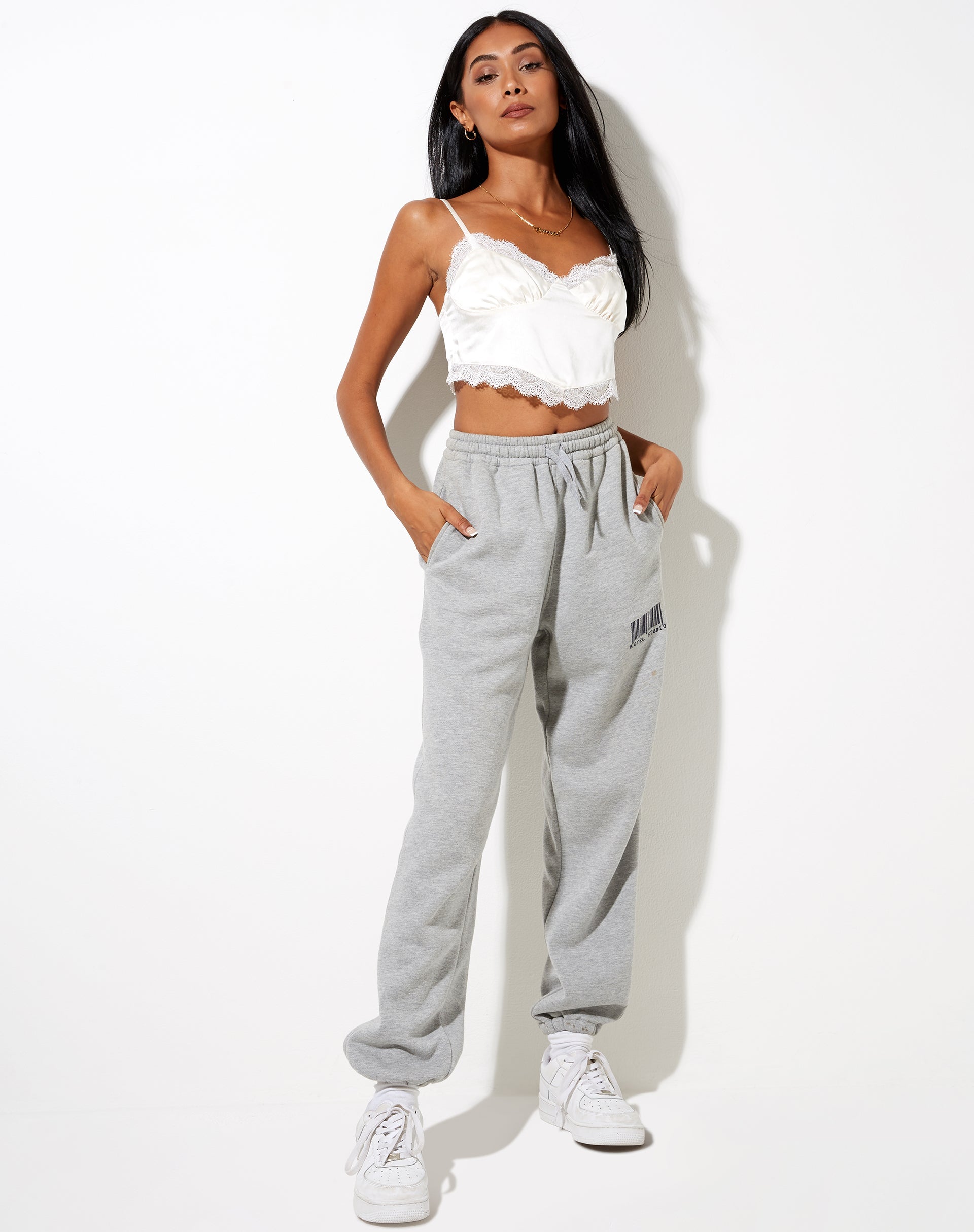 Bild von Gemlou Cami Top in Satin Elfenbein