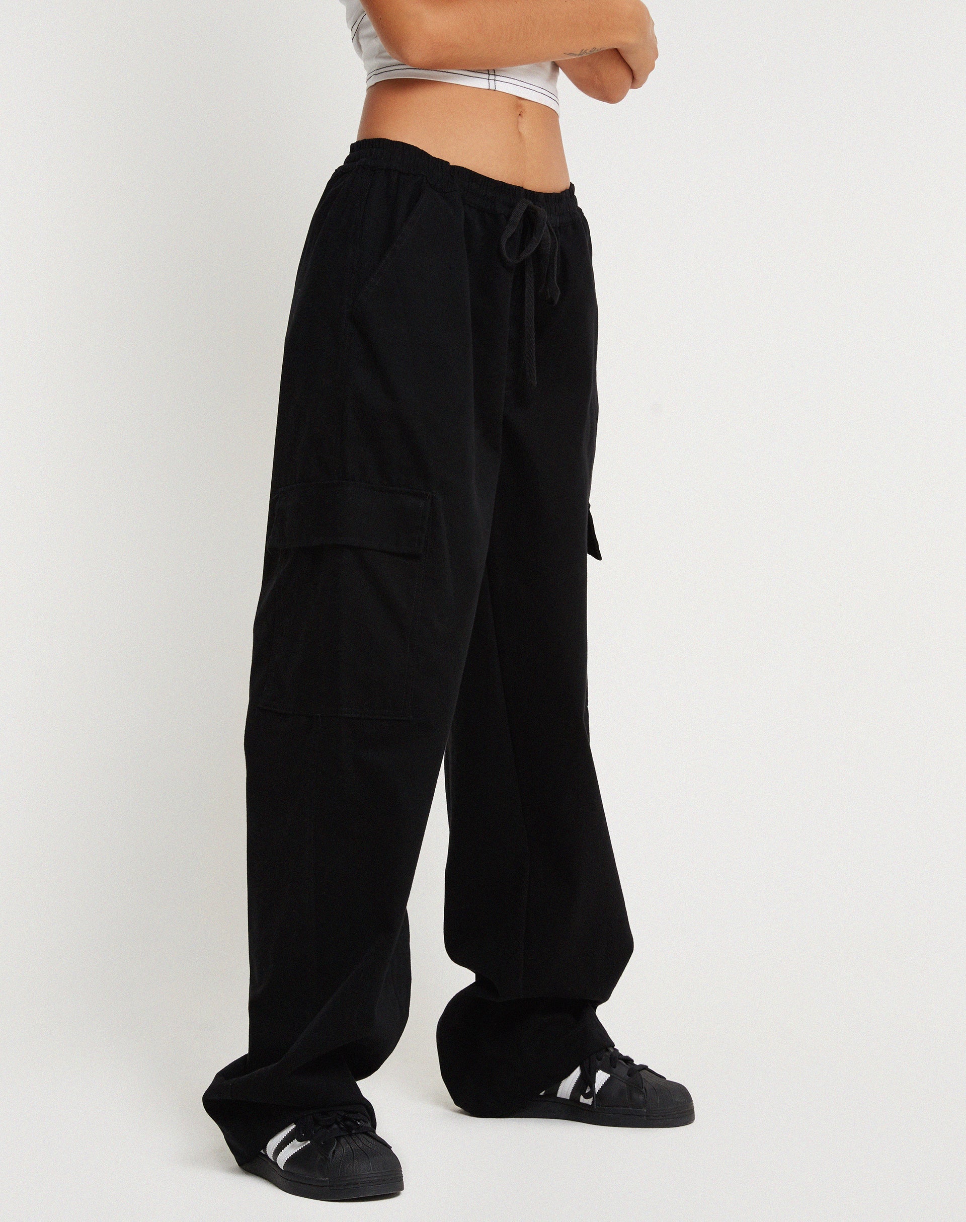 IMAGE OF Geona Cargo-Hose mit weitem Bein in Schwarz