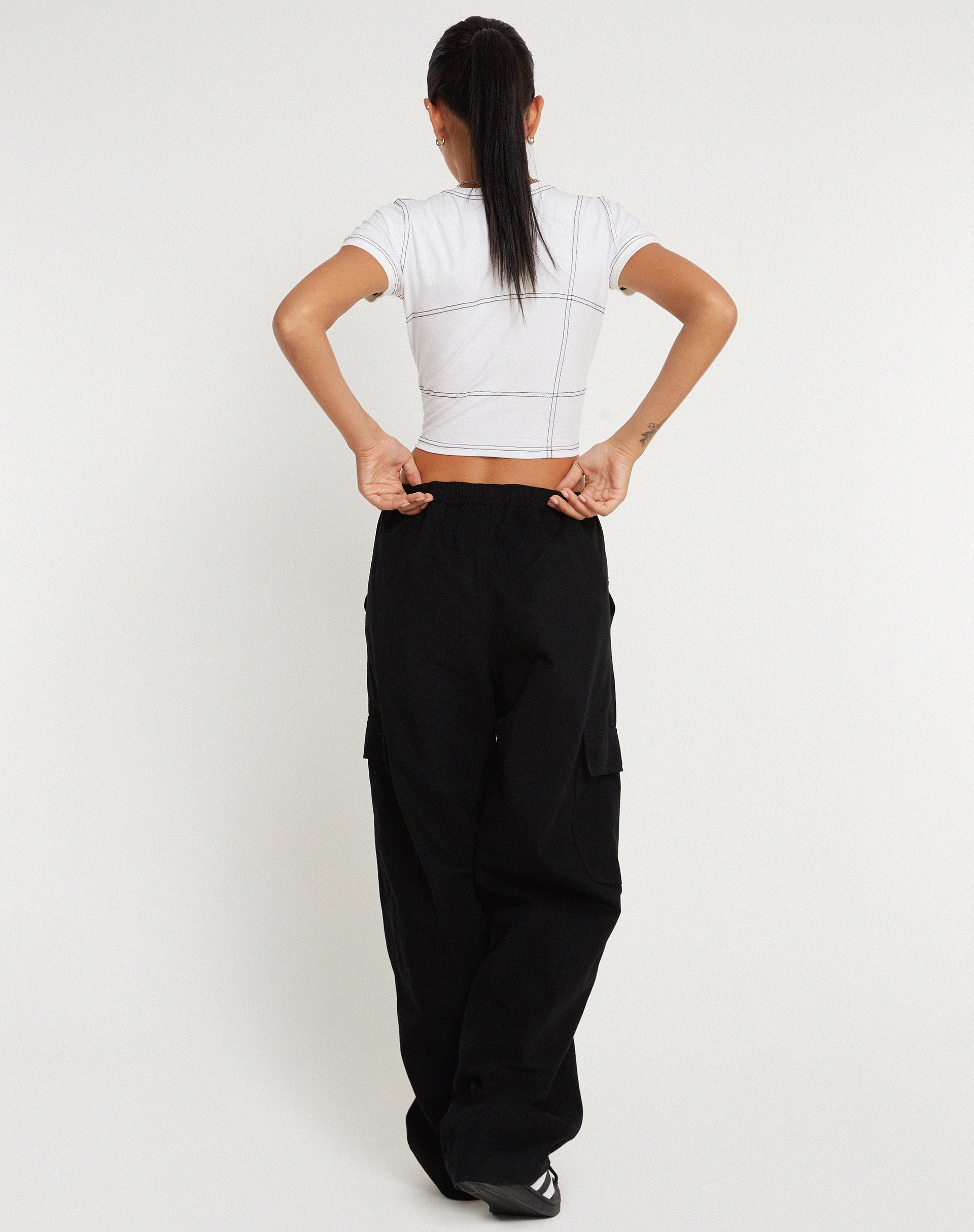 IMAGE OF Geona Cargo-Hose mit weitem Bein in Schwarz