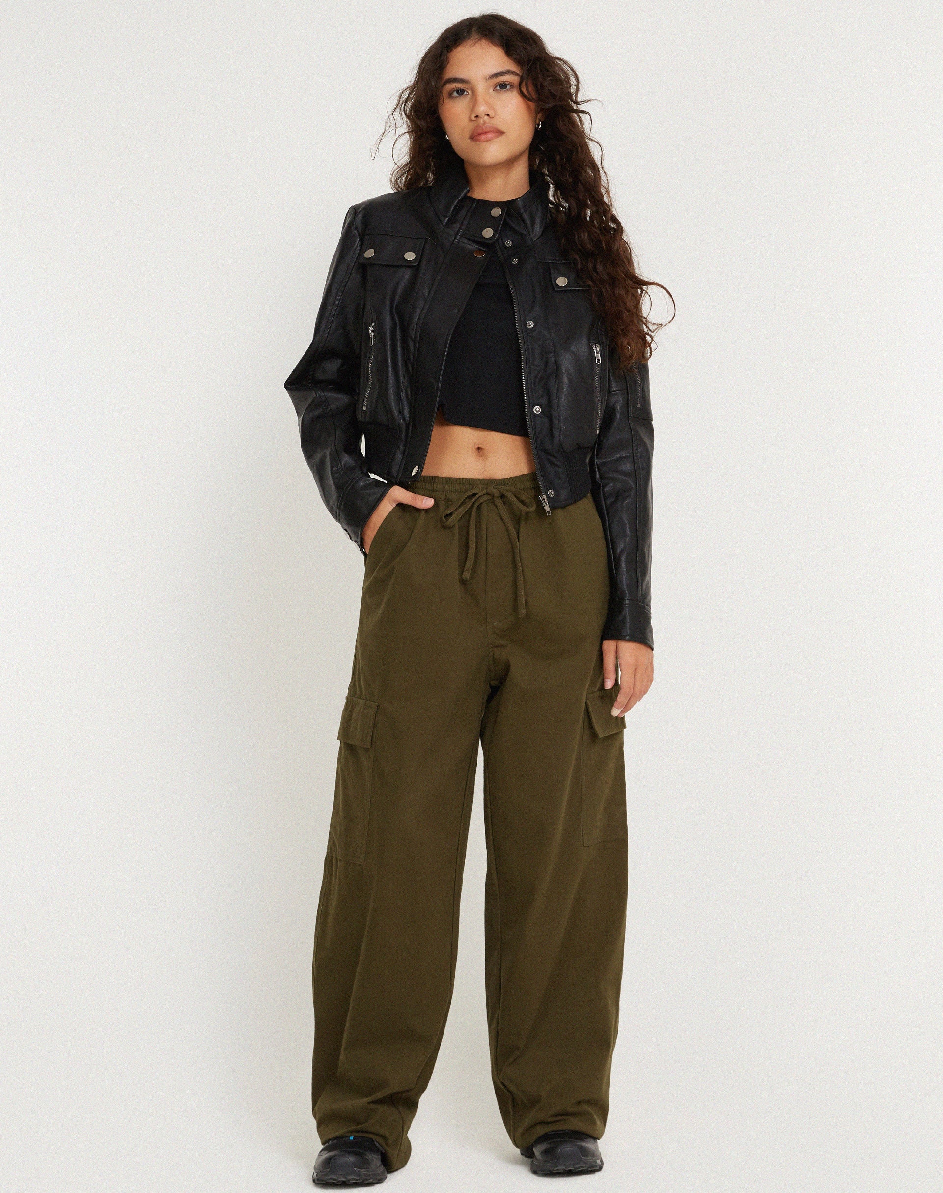 Abbildung der Geona Wide Leg Cargo Trouser in Dark Olive