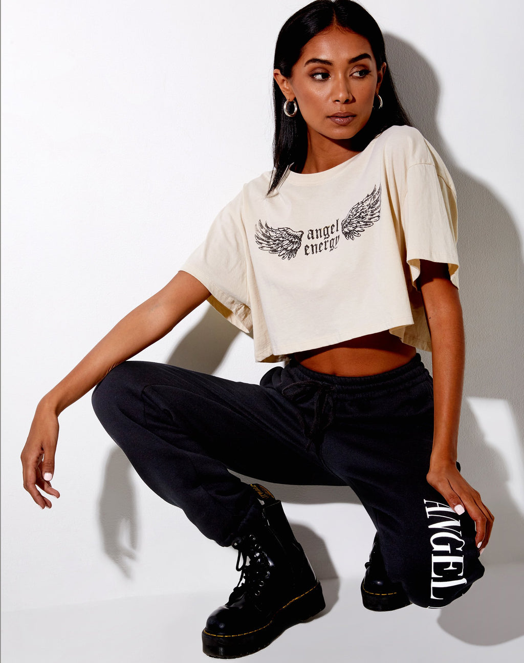 Georgi Cropped Tee aus Stein 'Angel Energy' Flügel