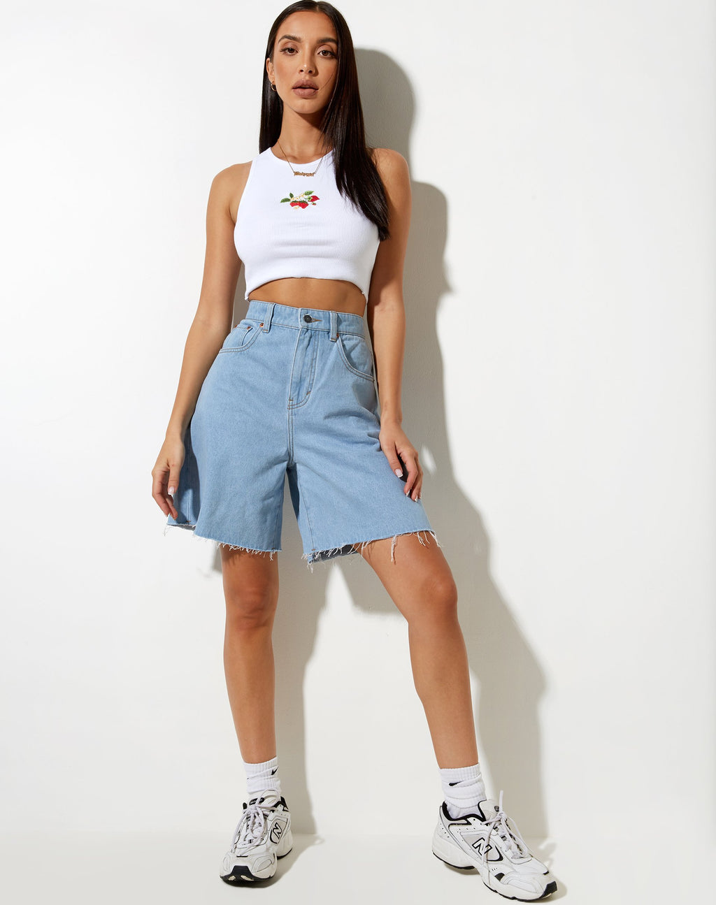 Givas Crop Top in Weiß mit Erdbeer-Stickerei