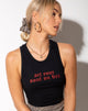 Bild von Givas Crop Top in Schwarz mit Set Your Soul On Fire in Rot