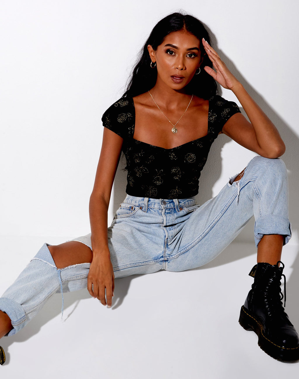 Glasty Crop Top in Schwarz und Gold Rose Stempel