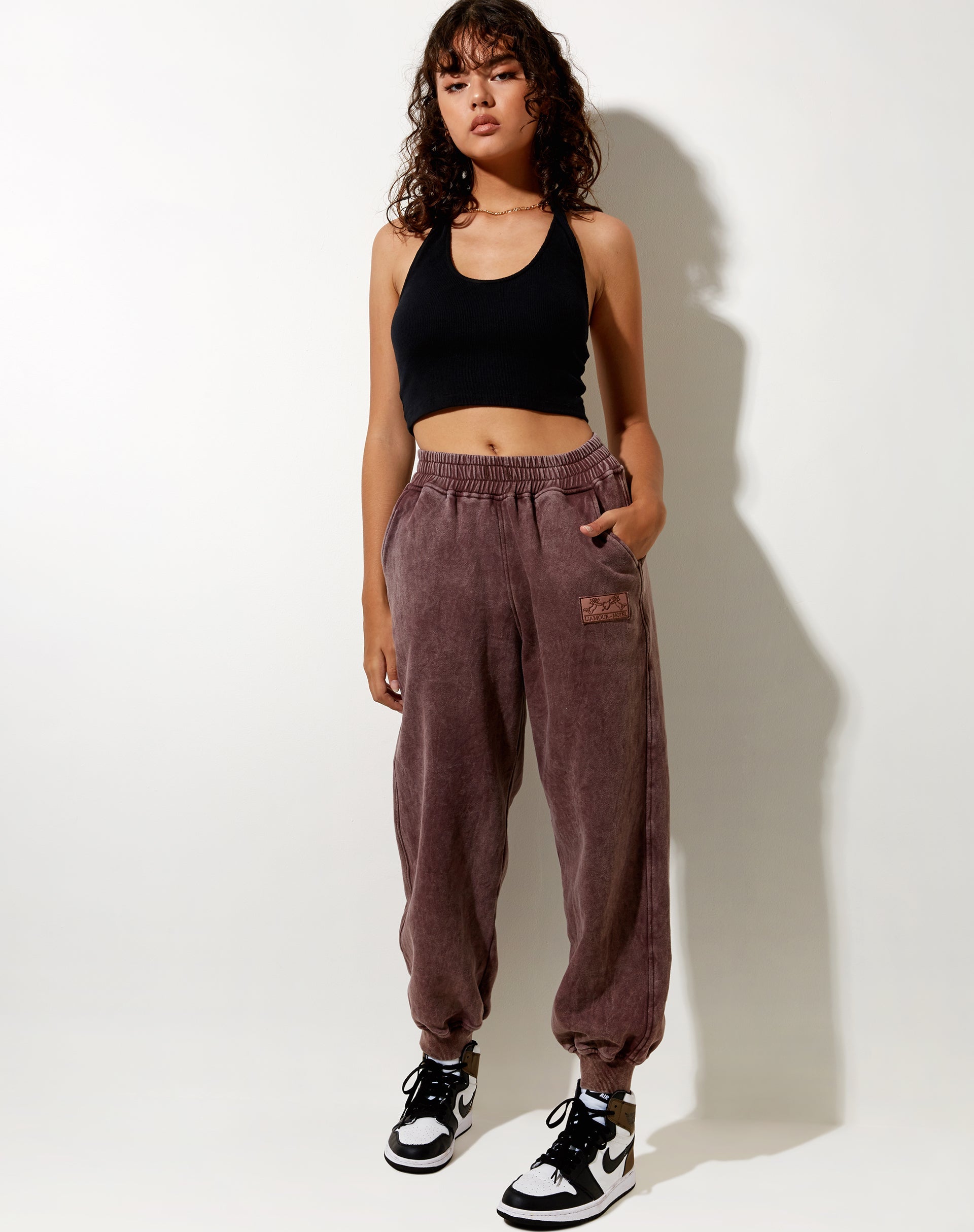 Bild von Roider Jogger in brauner Waschung LAmour Motel Label Embro