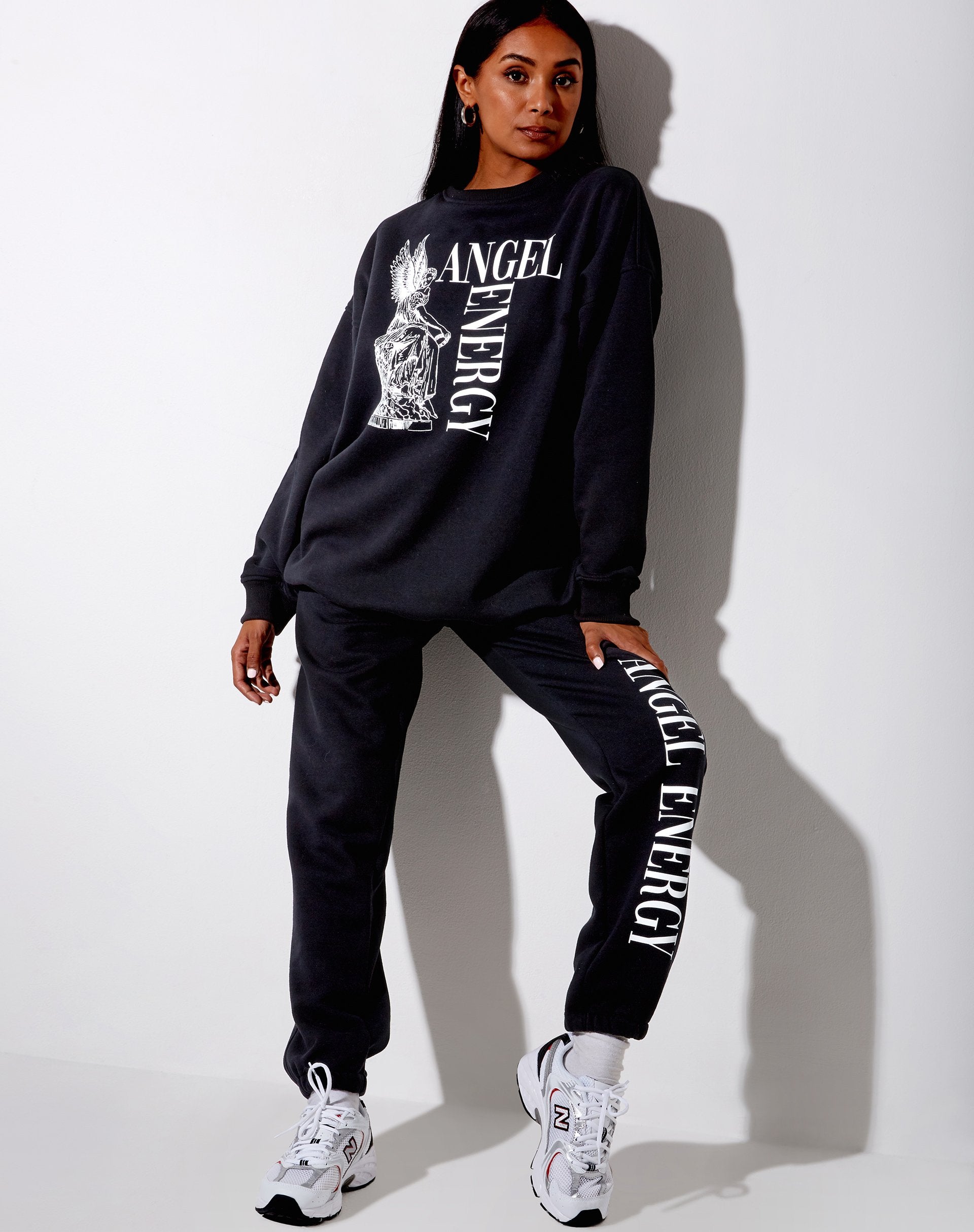 Bild von Glo Sweatshirt in Schwarz Angel Energy