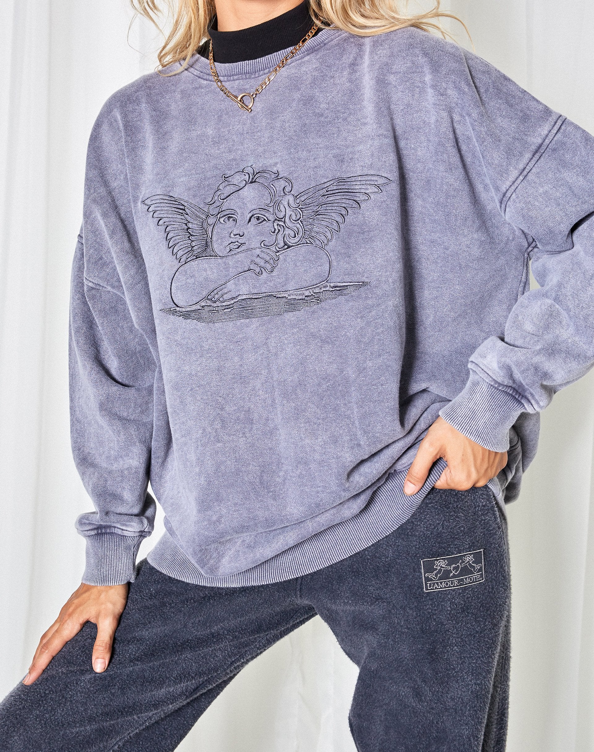 Bild von Glo Sweatshirt in Charcoal Wash Angelo Embro