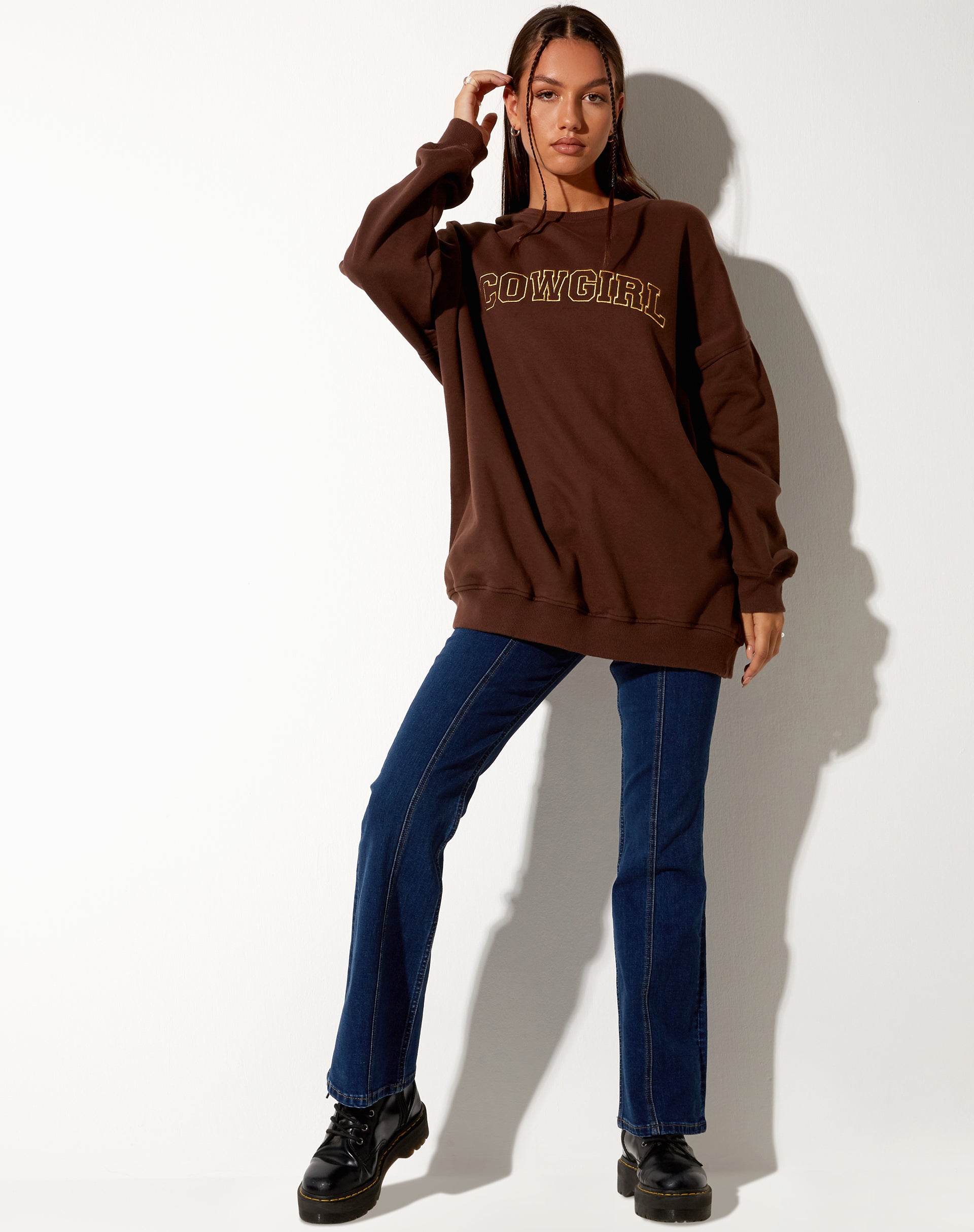 Bild von Glo Sweatshirt in tiefem Mahagoni mit Cowgirl Gold Embro