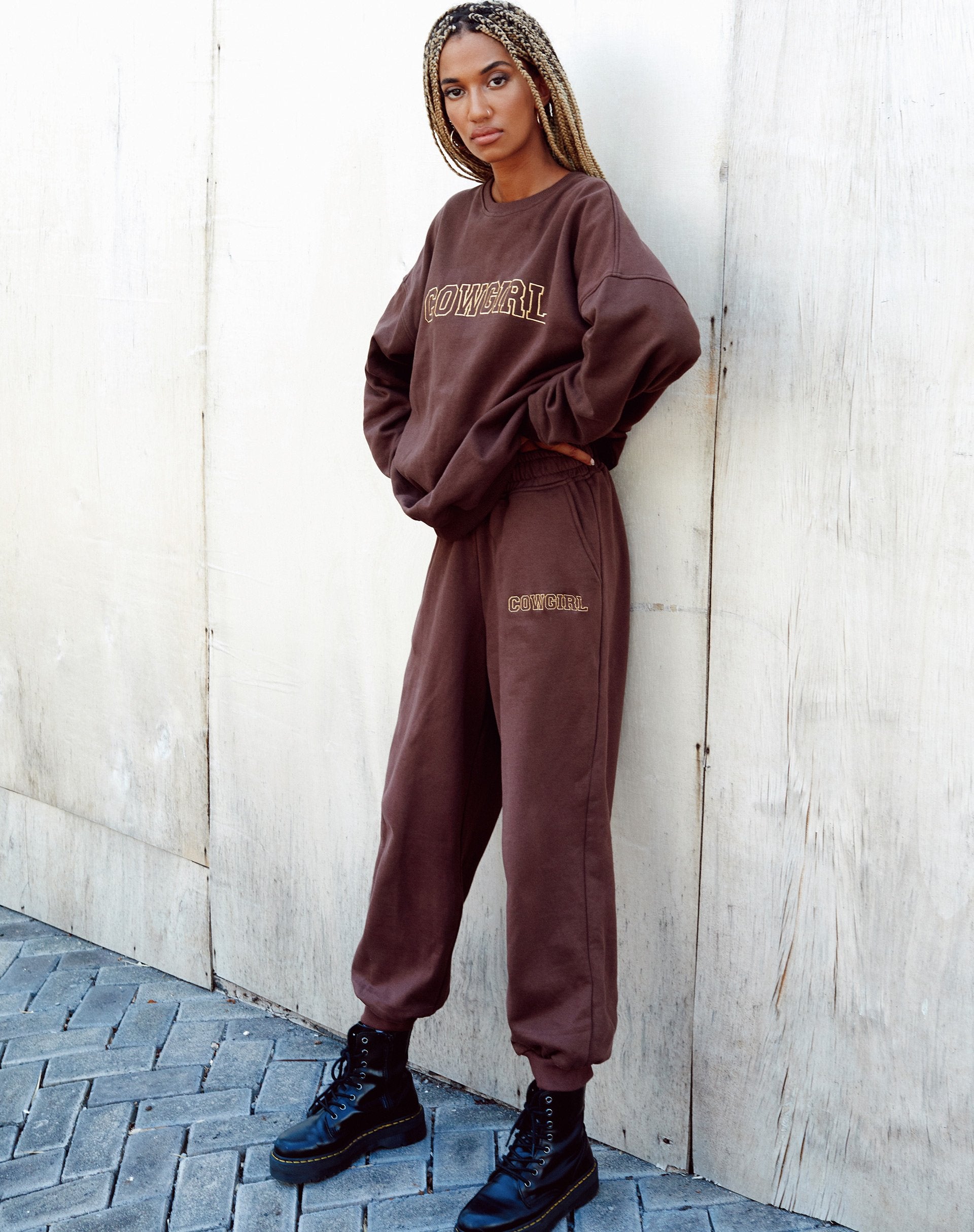 Bild von Roider Jogger in tiefem Mahagoni Cowgirl Gold Embro