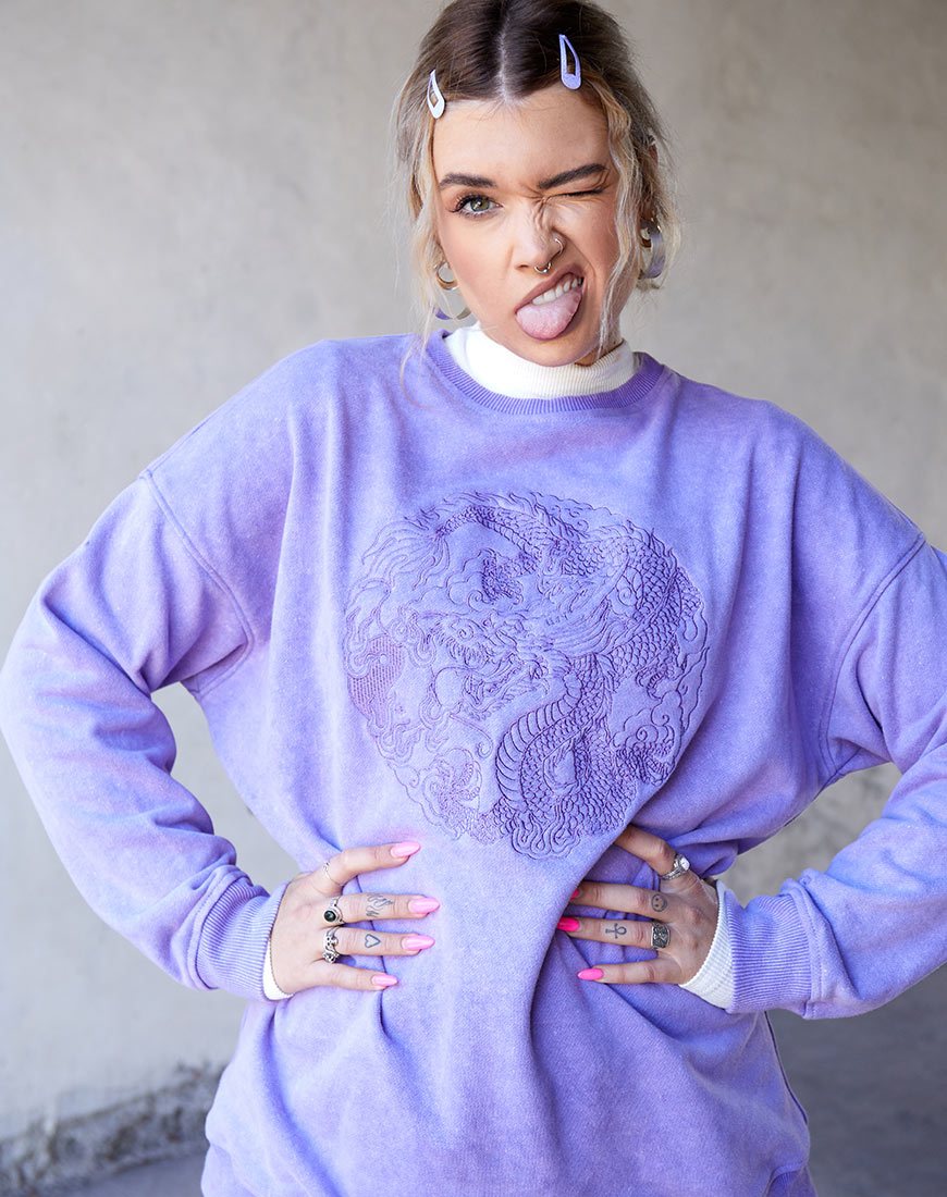 Glo Sweatshirt in fliederfarbener Waschung mit Drachen-Stickerei