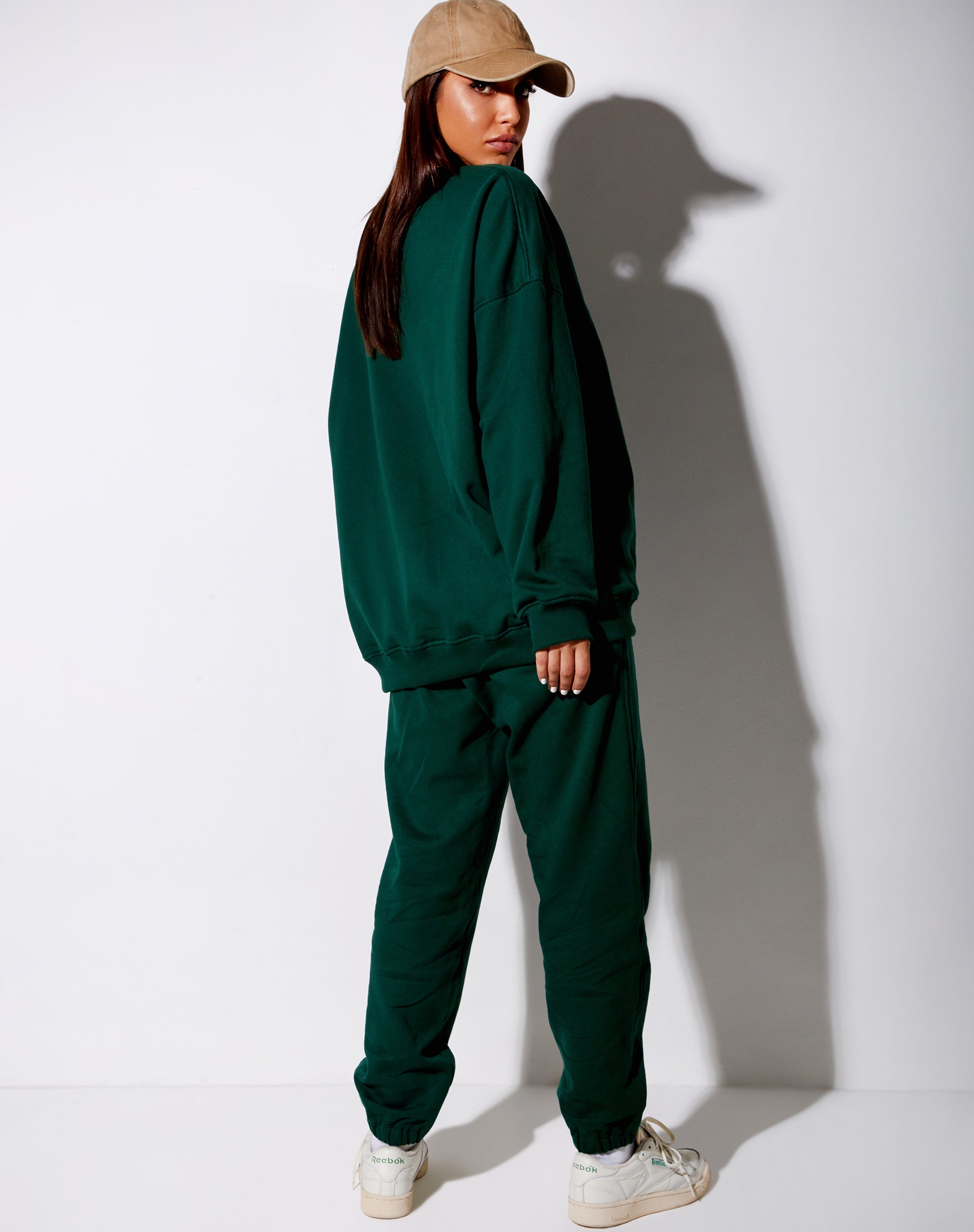 Image of Glo Sweatshirt in Flaschengrün mit Take Care Of Yourself Stickerei