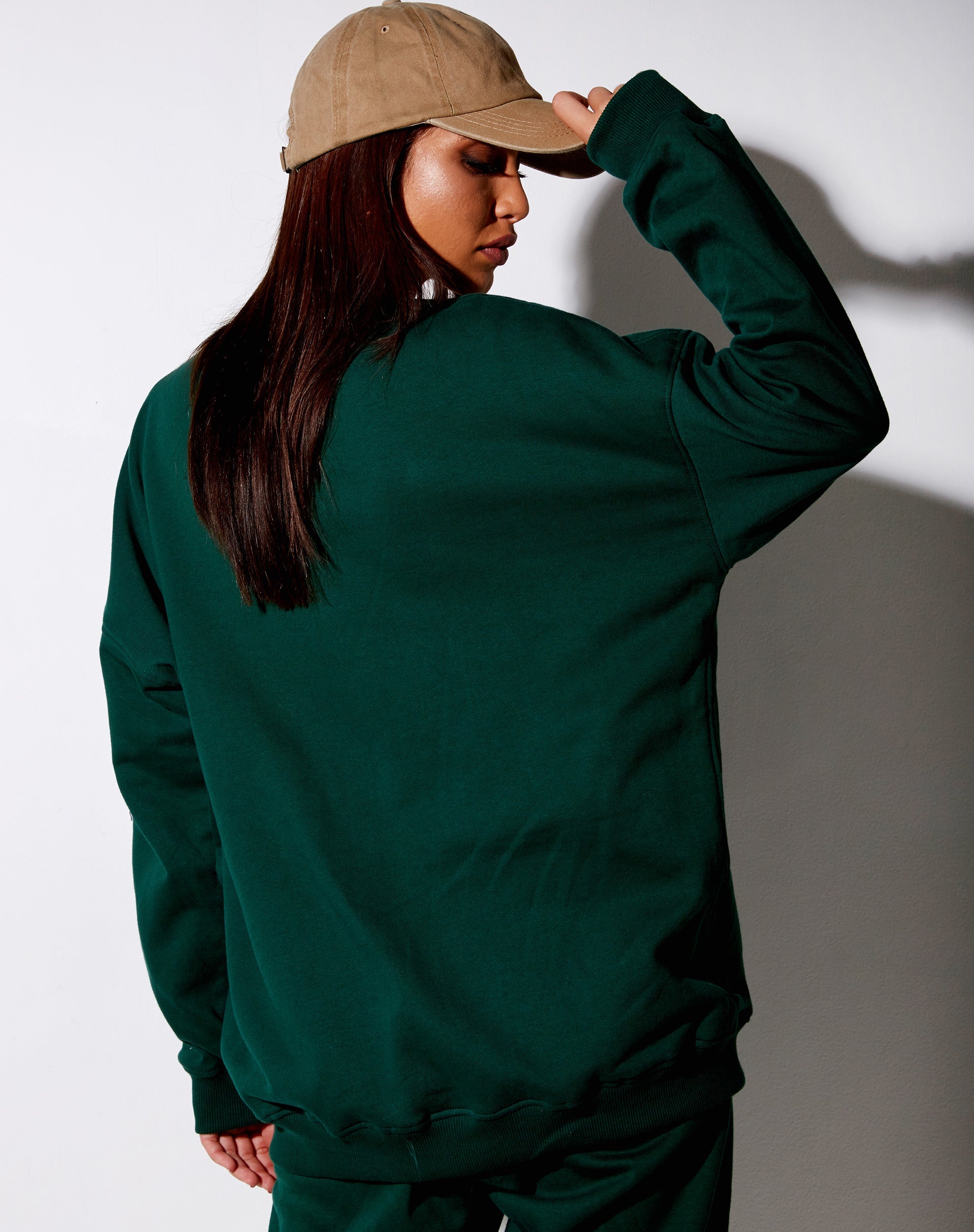 Image of Glo Sweatshirt in Flaschengrün mit Take Care Of Yourself Stickerei