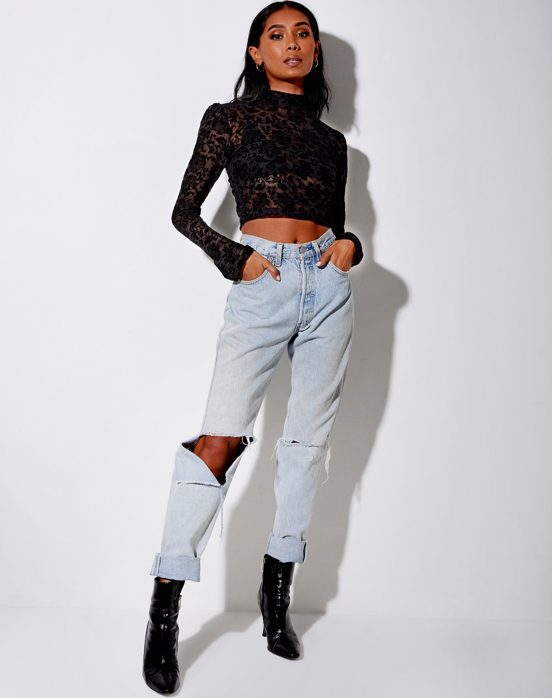 Image of Gracy Crop Top aus Brokat-Rosenflock Schwarz