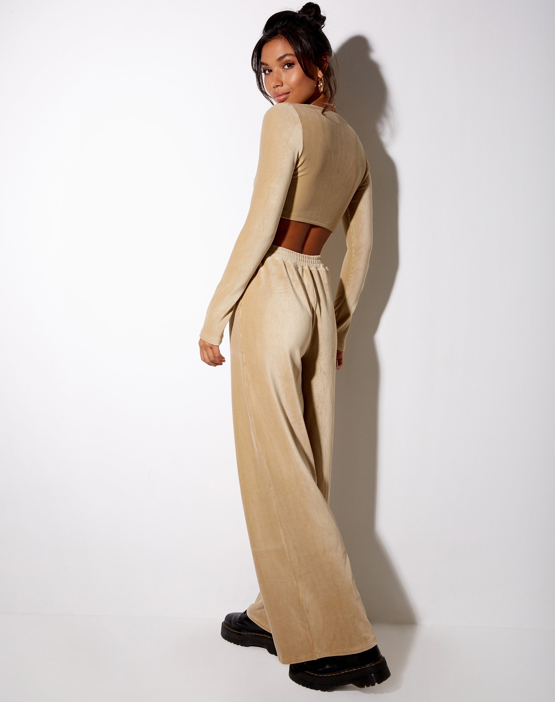 Image of Guan Crop Top aus Samt Rib Tan